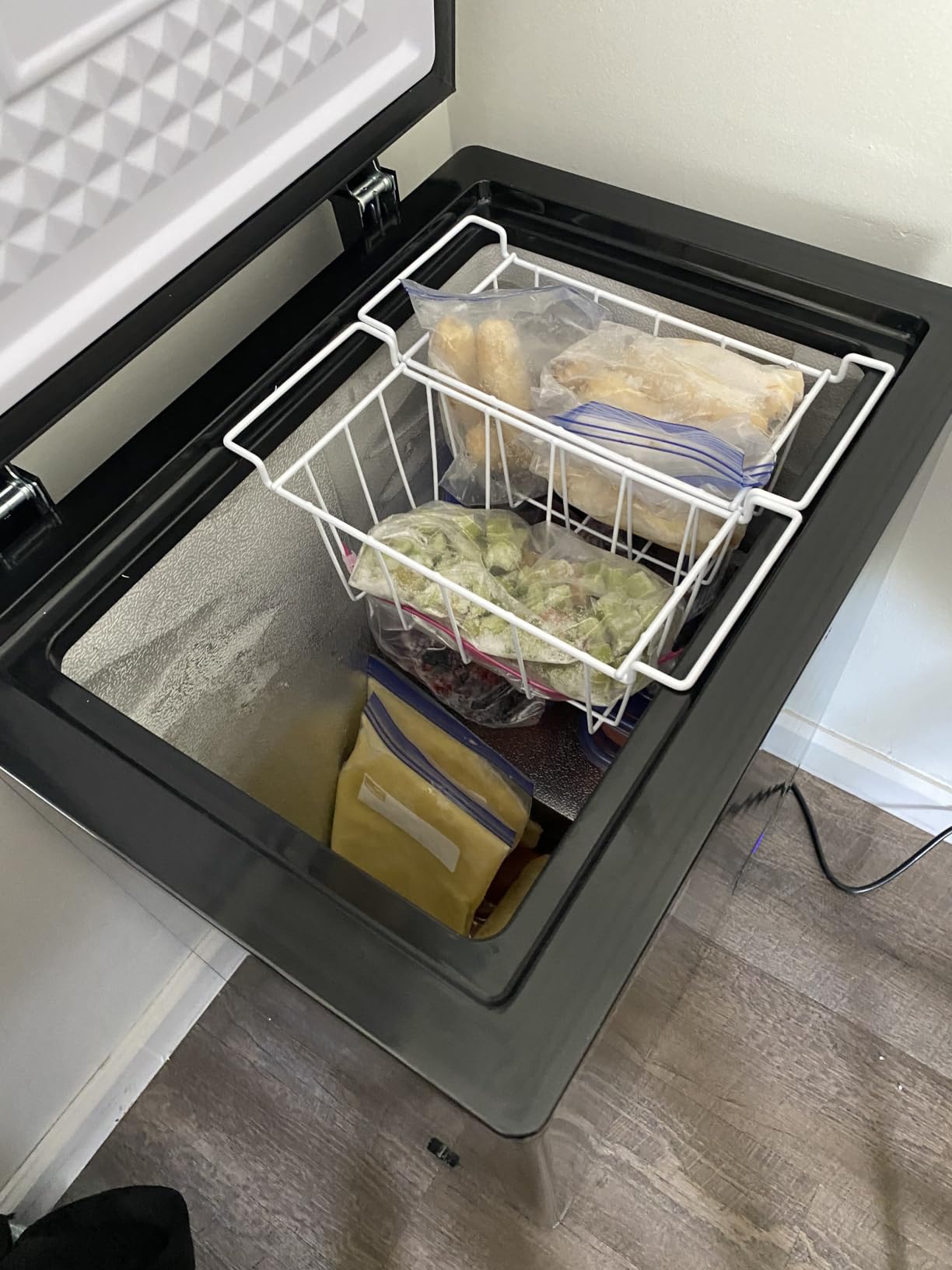 DEMULLER Deep Freezer Chest 3.5 Cubic Feet Freezers with Temperature Display Panel Mini Freezer with Removable Basket Suitable for Apartment Garage Dorm BLACK customer photo 1