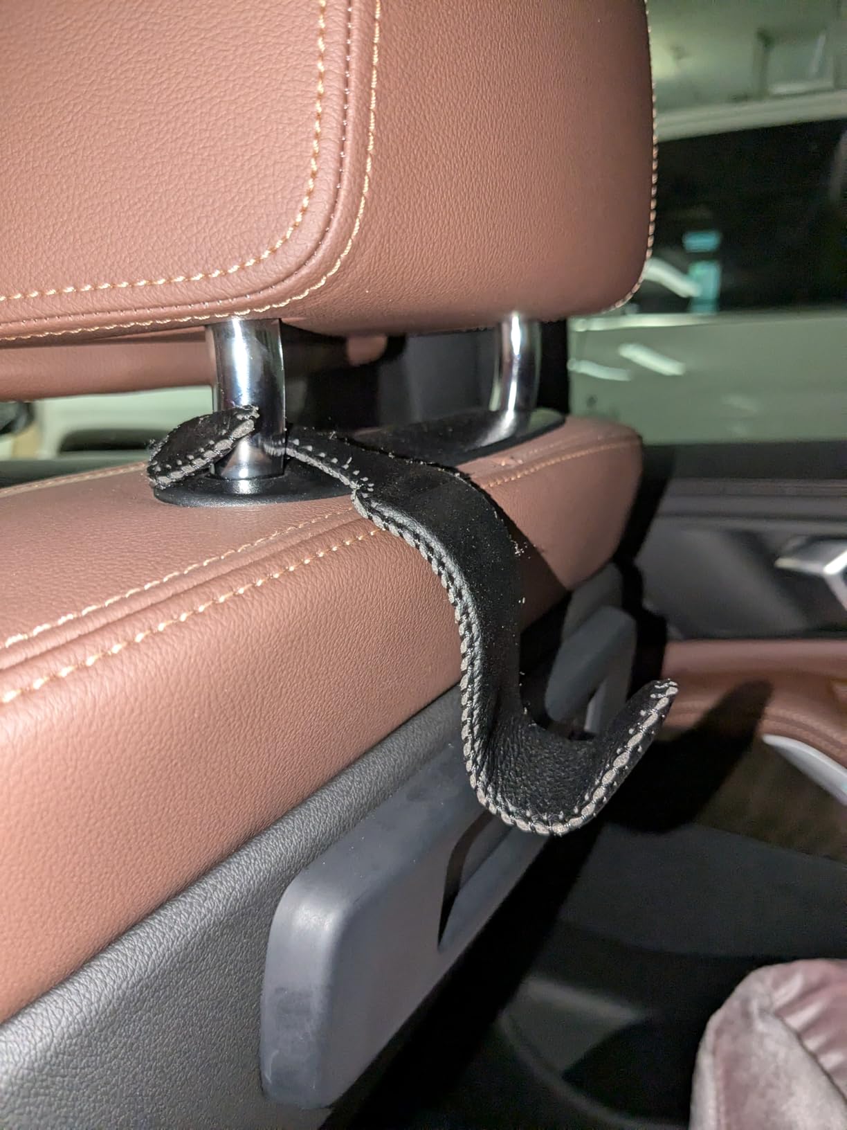 Car Seat Headrest Hook 55lb Heavy Duty Metal Hanger with Leather for Bags | Universal Fit car SUV Truck, Premium Microfiber Leather, Metal Core, Hang Purses Groceries Handbag Backpack, 2 Pack Black customer photo 2