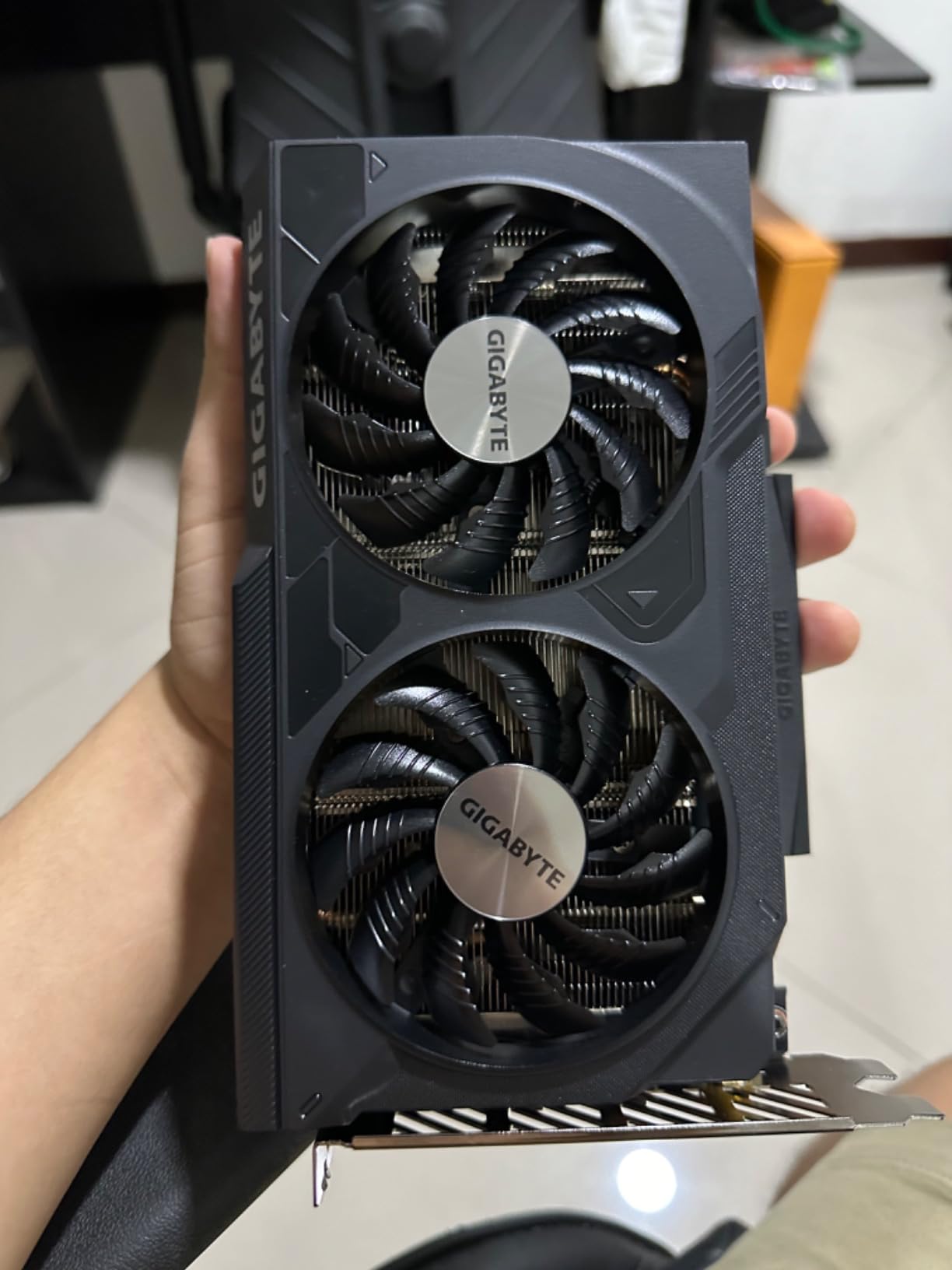 Gigabyte GeForce RTX 4060 WINDFORCE OC 8G Graphics Card, 2X WINDFORCE Fans, 8GB 128-bit GDDR6, GV-N4060WF2OC-8GD Video Card customer photo 2