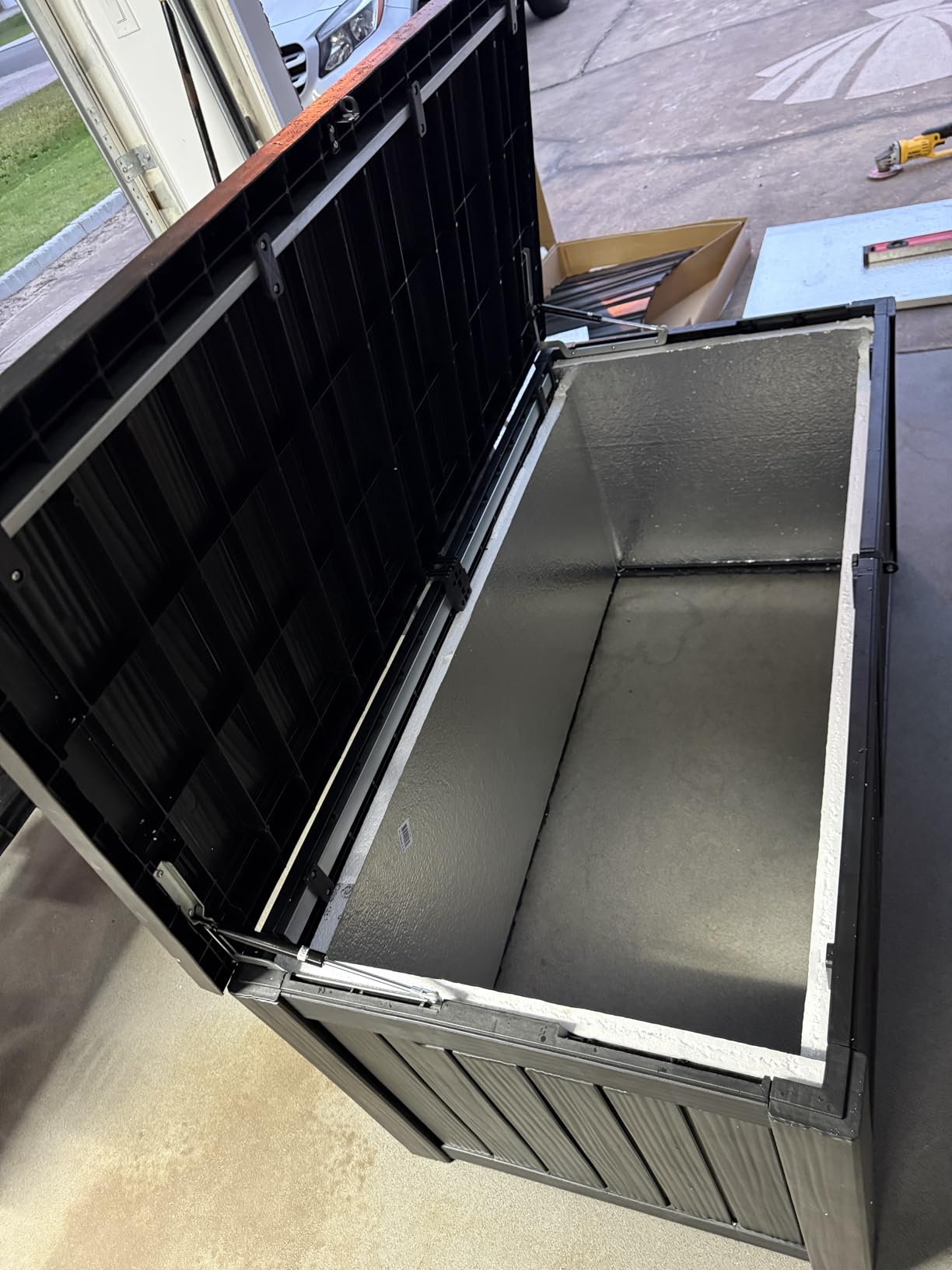 DRATO 200 Gallon Deck Box, Waterproof Resin Large Outdoor Storgae Box for Patio Furniture, Patio Cushions, Gardening Tools, Pool Supplies, Lockable (Black, 200 Gallon) customer photo 1