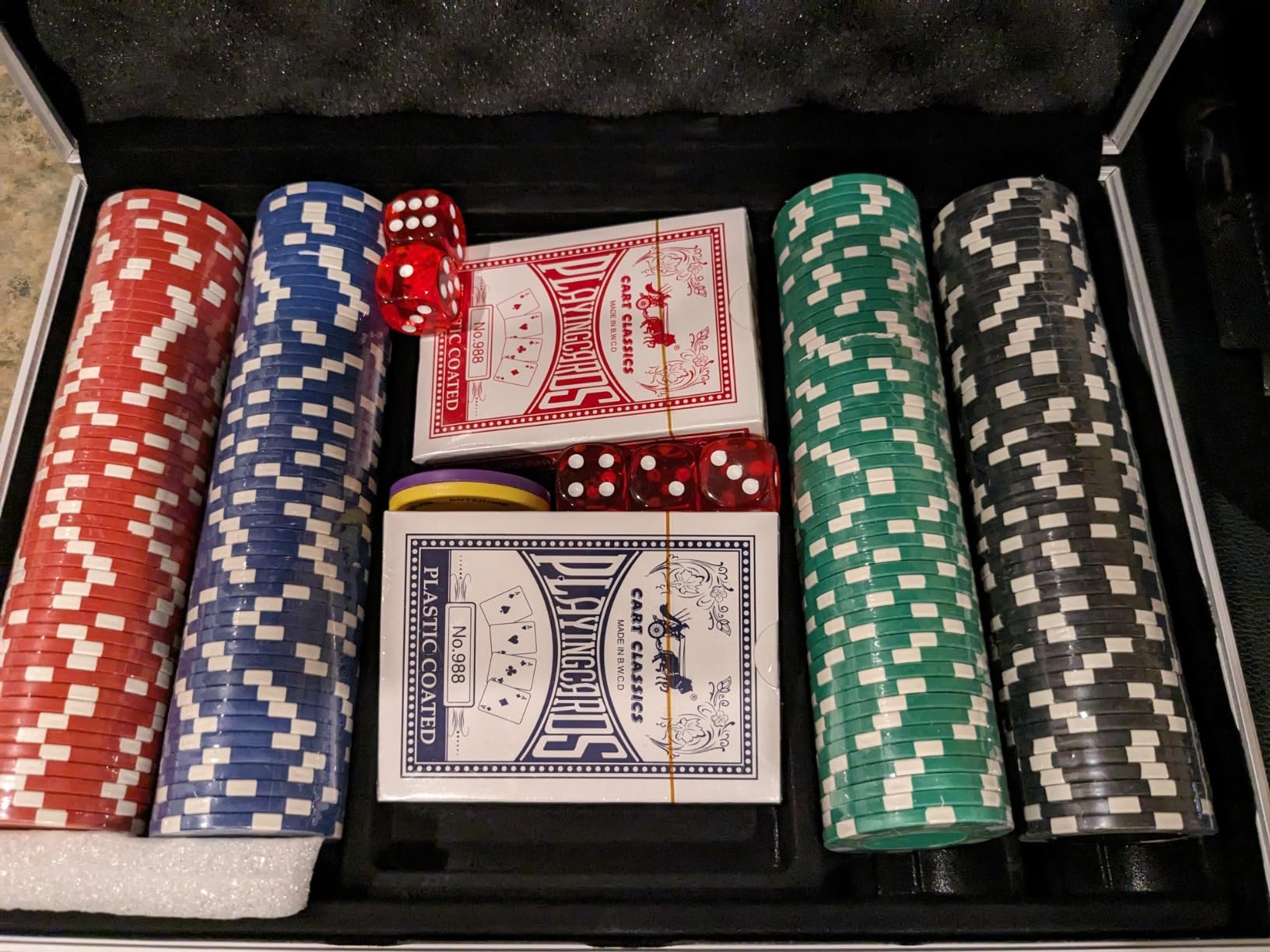 Boyzhood Poker Chips, 200Pcs Poker Set with Aluminum Travel Case, 11.5 Gram Poker Chips Set for Texas Holden Blackjack Gambling customer photo 2