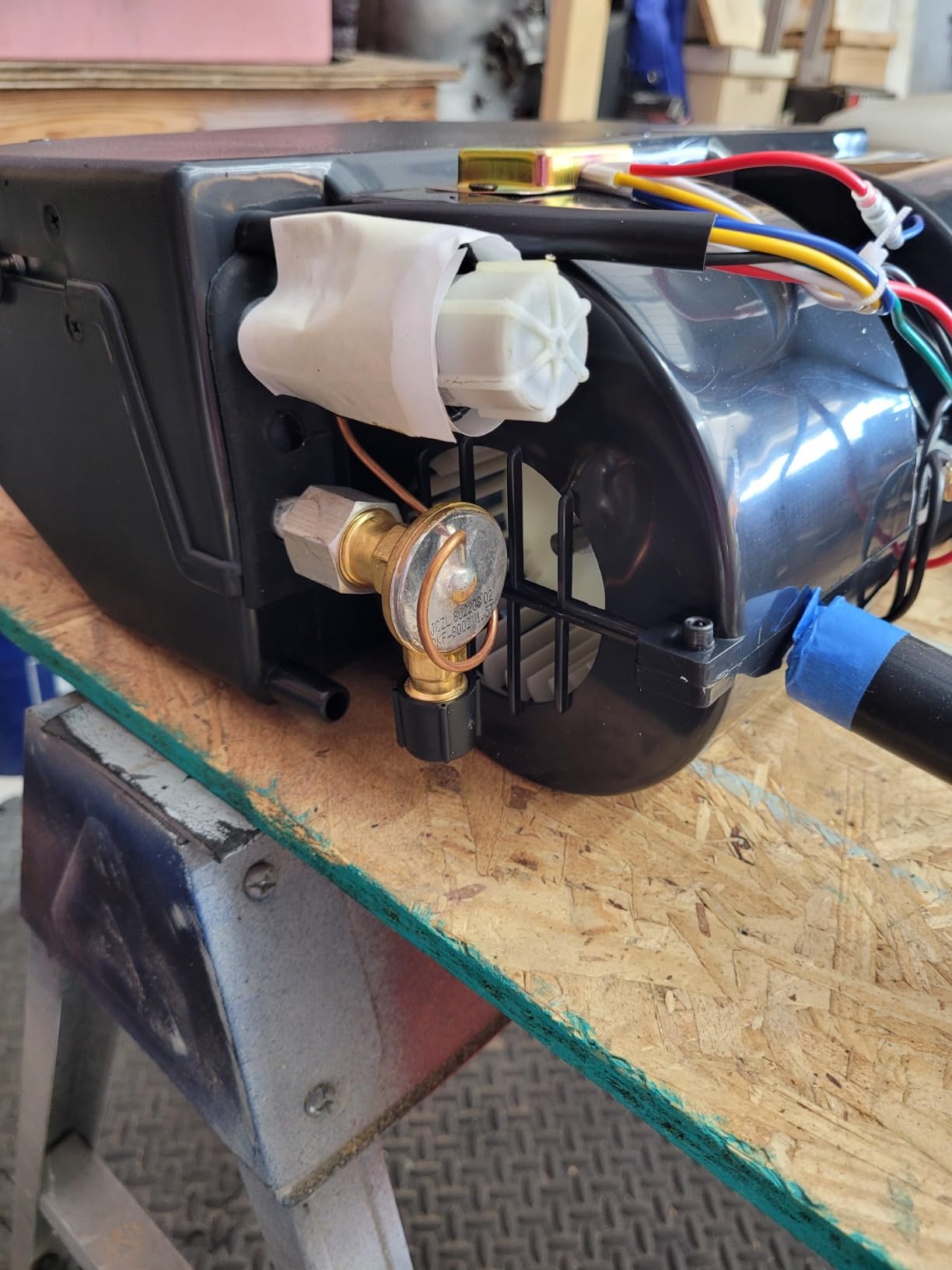 A/C KIT UNIVERSAL UNDERDASH EVAPORATOR 432-100 12V WITH ELECTRICAL HARNESS Black customer photo 2