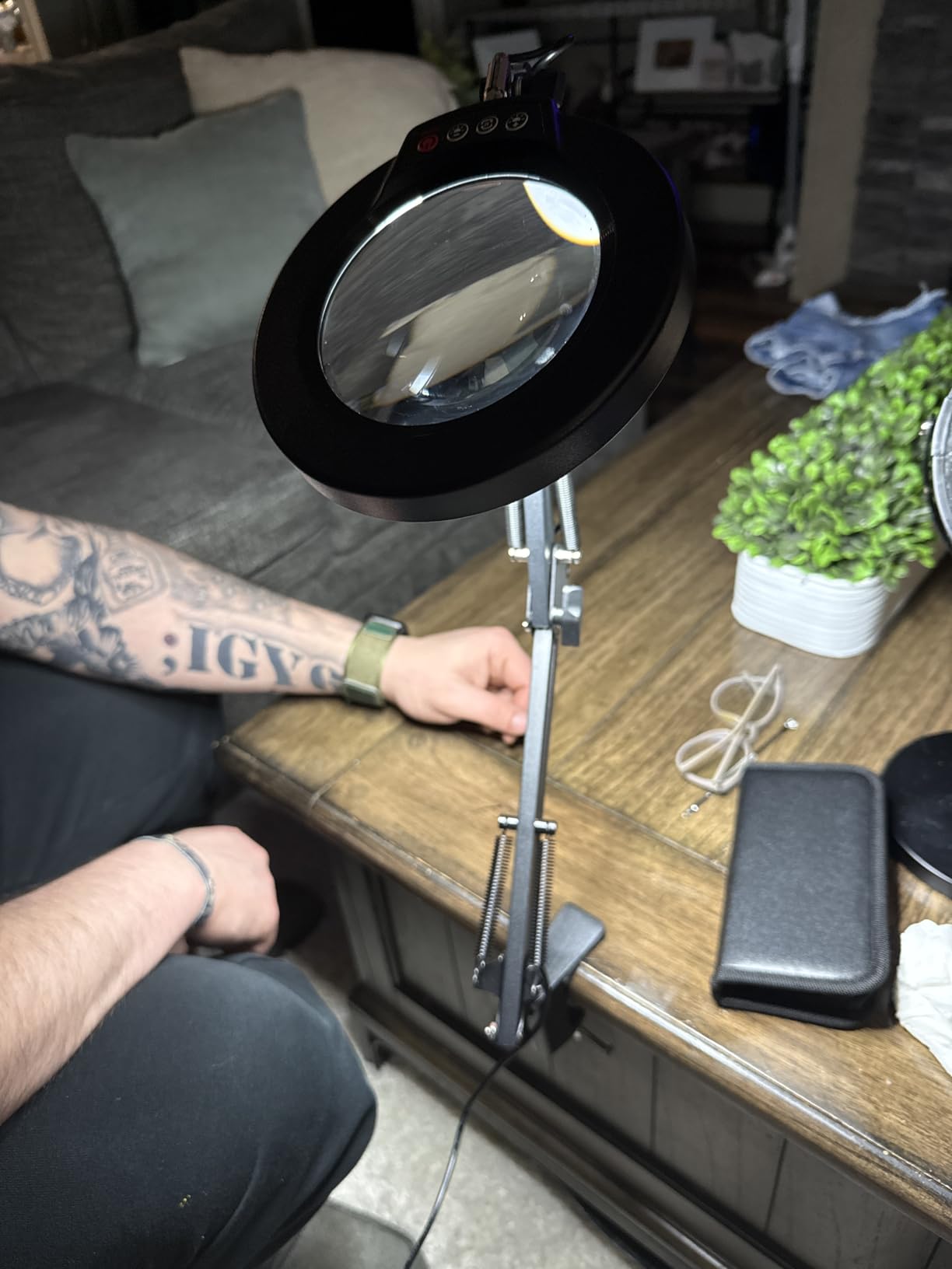 Coyeth 10X Magnifying Glass with Light and Clamp, Real Glass Stand Lighted Magnifier, 5 Color Modes Stepless Dimmable LED Desk Lamp Hands Free for Crafts Hobby Reading Painting Sewing Close Work customer photo 1
