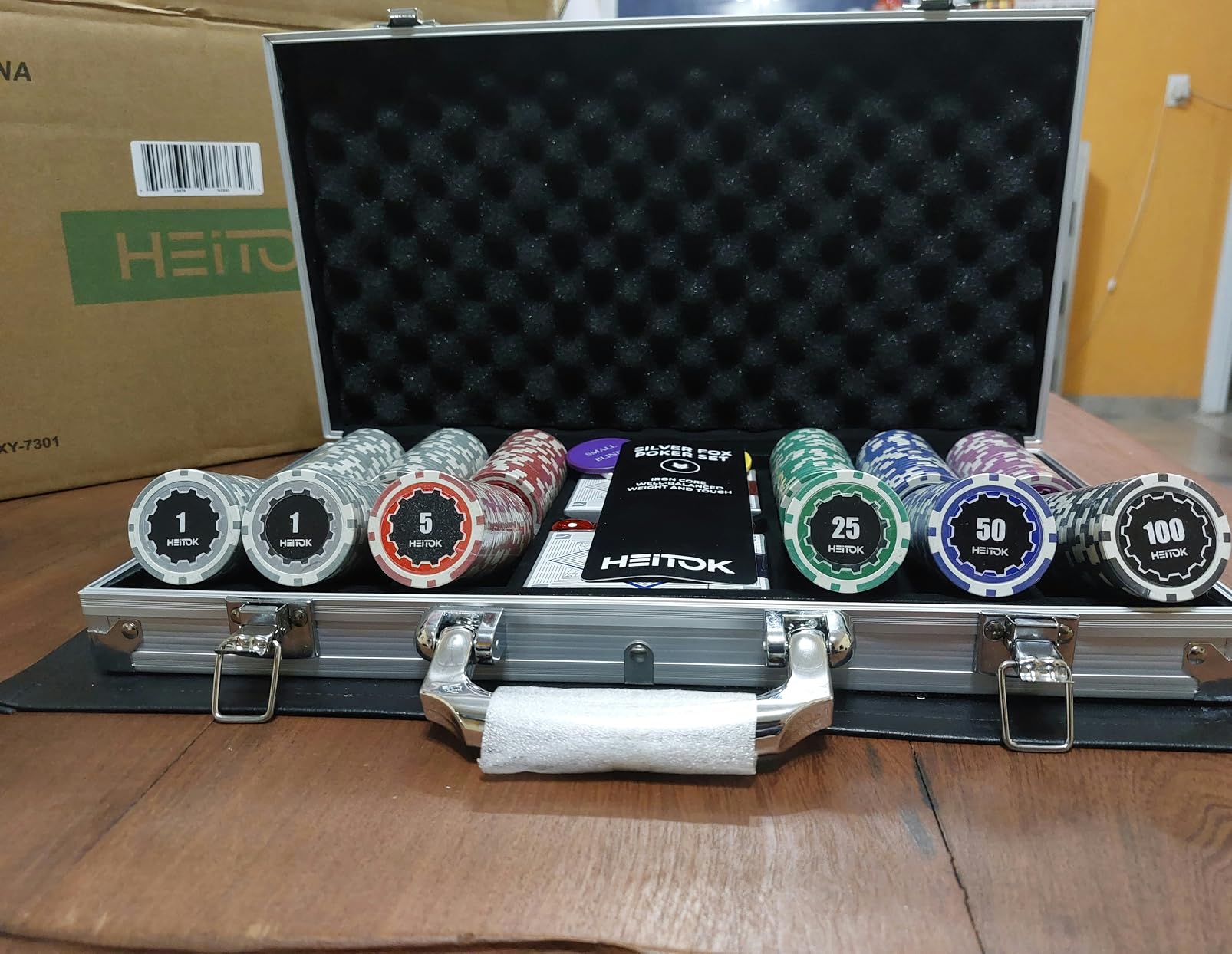 HEITOK 500-Piece Poker Chip Set for Texas Hold'em Card Game | 11.5g weighted feel for Texas Holden and Blackjack tables customer photo 2