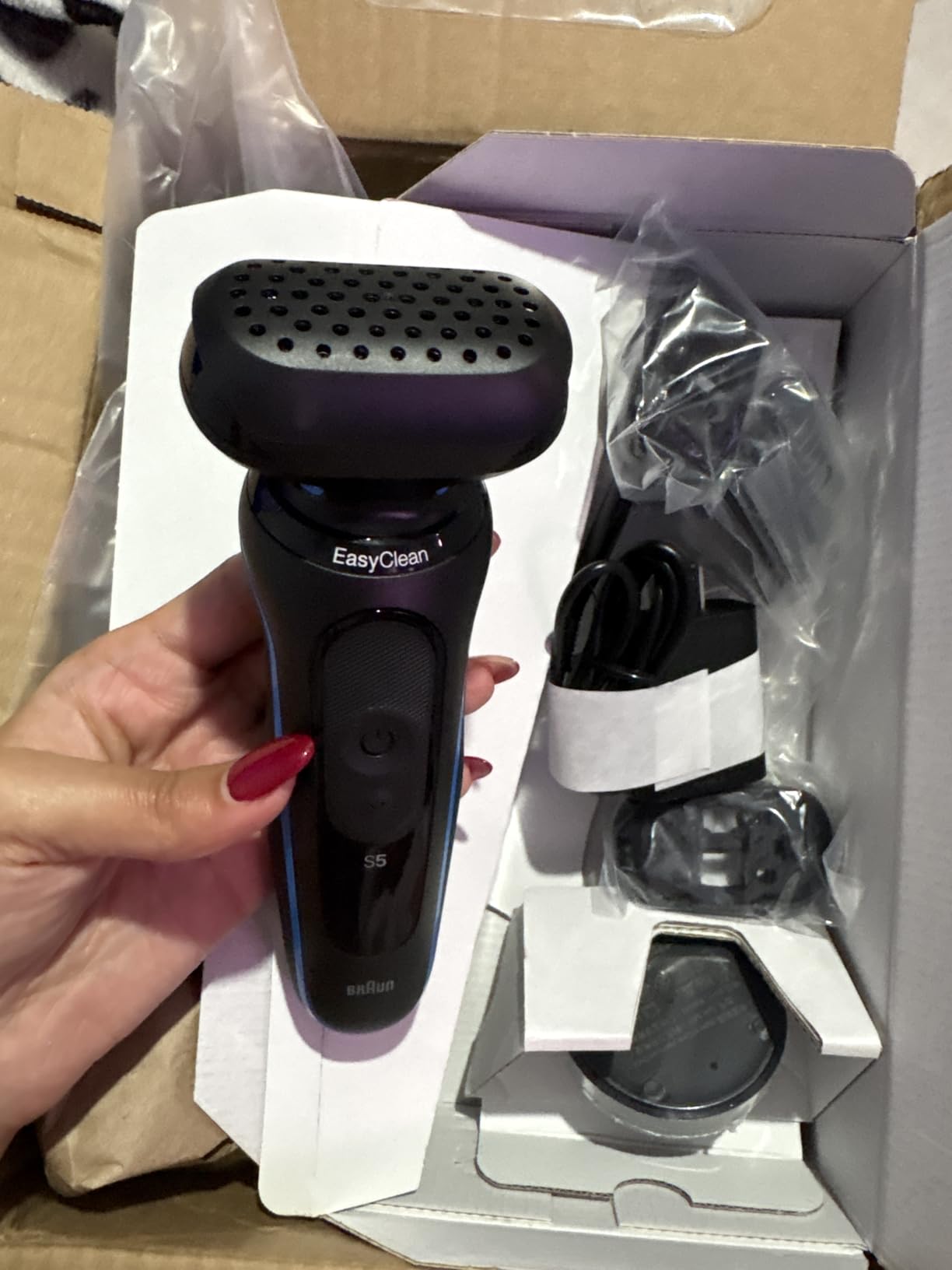 Braun Electric Shaver for Men, Series 5 5150cs, Wet & Dry Razor, Turbo Shaving Mode, Foil Shaver, with Beard Trimmer, Body Groomer and Charging Stand, Blue customer photo 1
