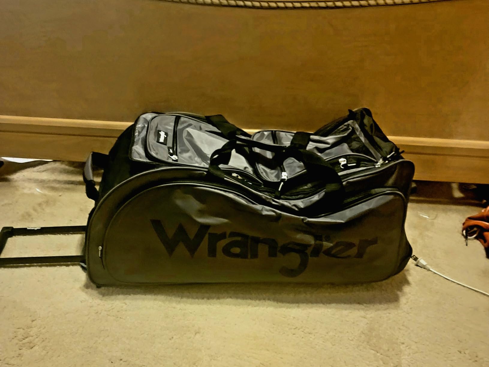 Wrangler Wesley Rolling Duffel Bag, Seaform, Large 30-Inch customer photo 2