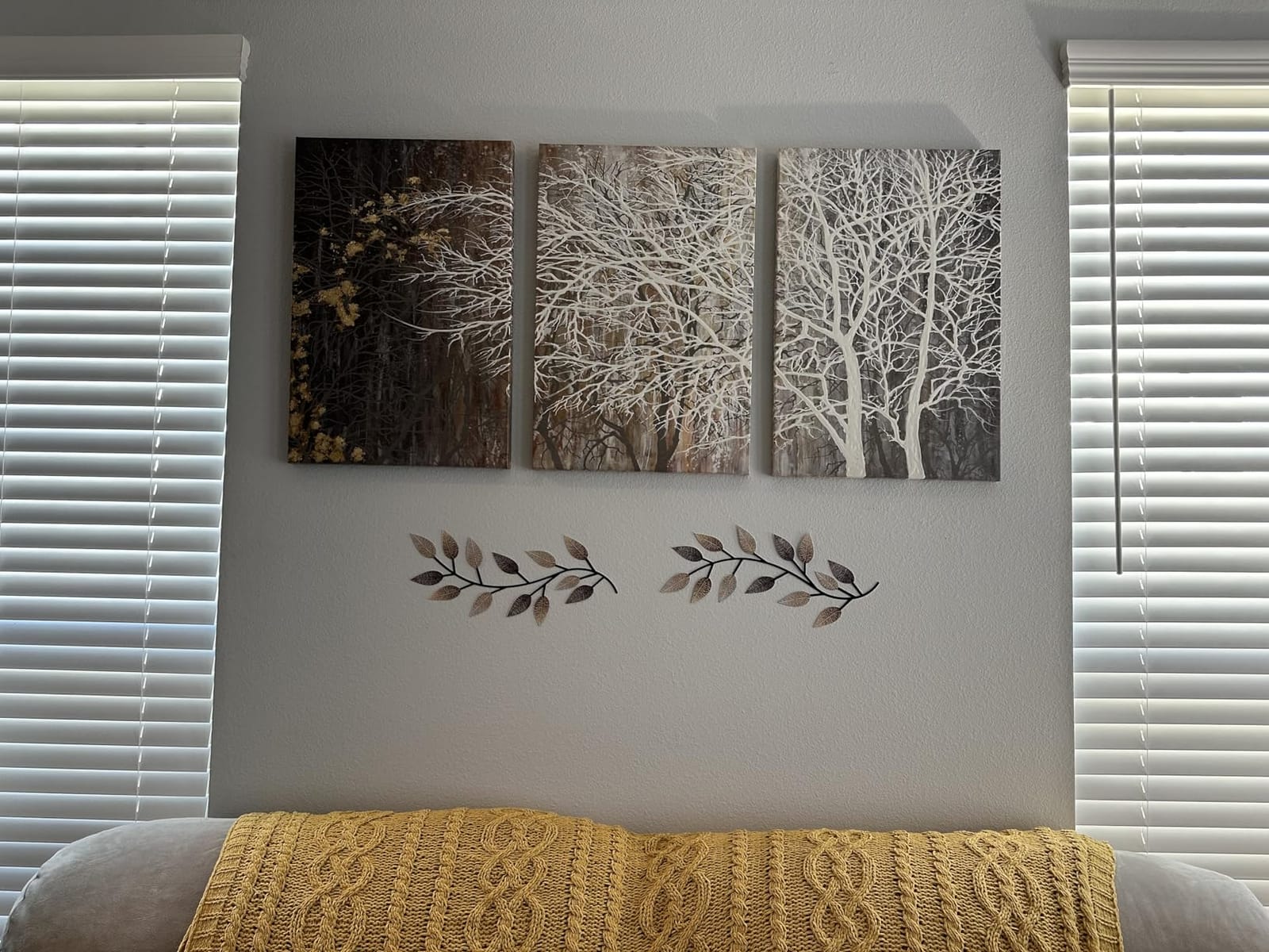 Zhengmy 2 Pcs Metal Leaf Wall Art Vine Branch Decor, Classic Color customer photo 2