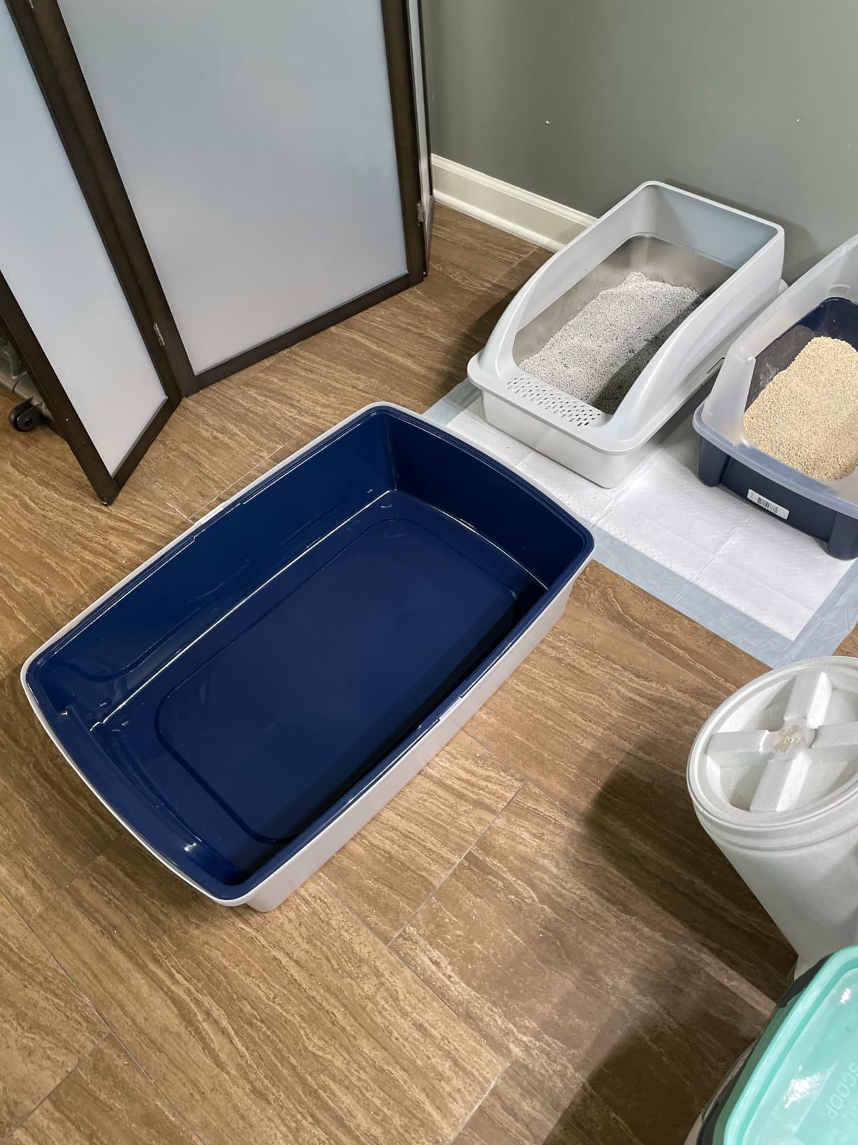IRIS USA XX-Large High Sided Cat Litter Box, Scatter Shield, Black customer photo 1