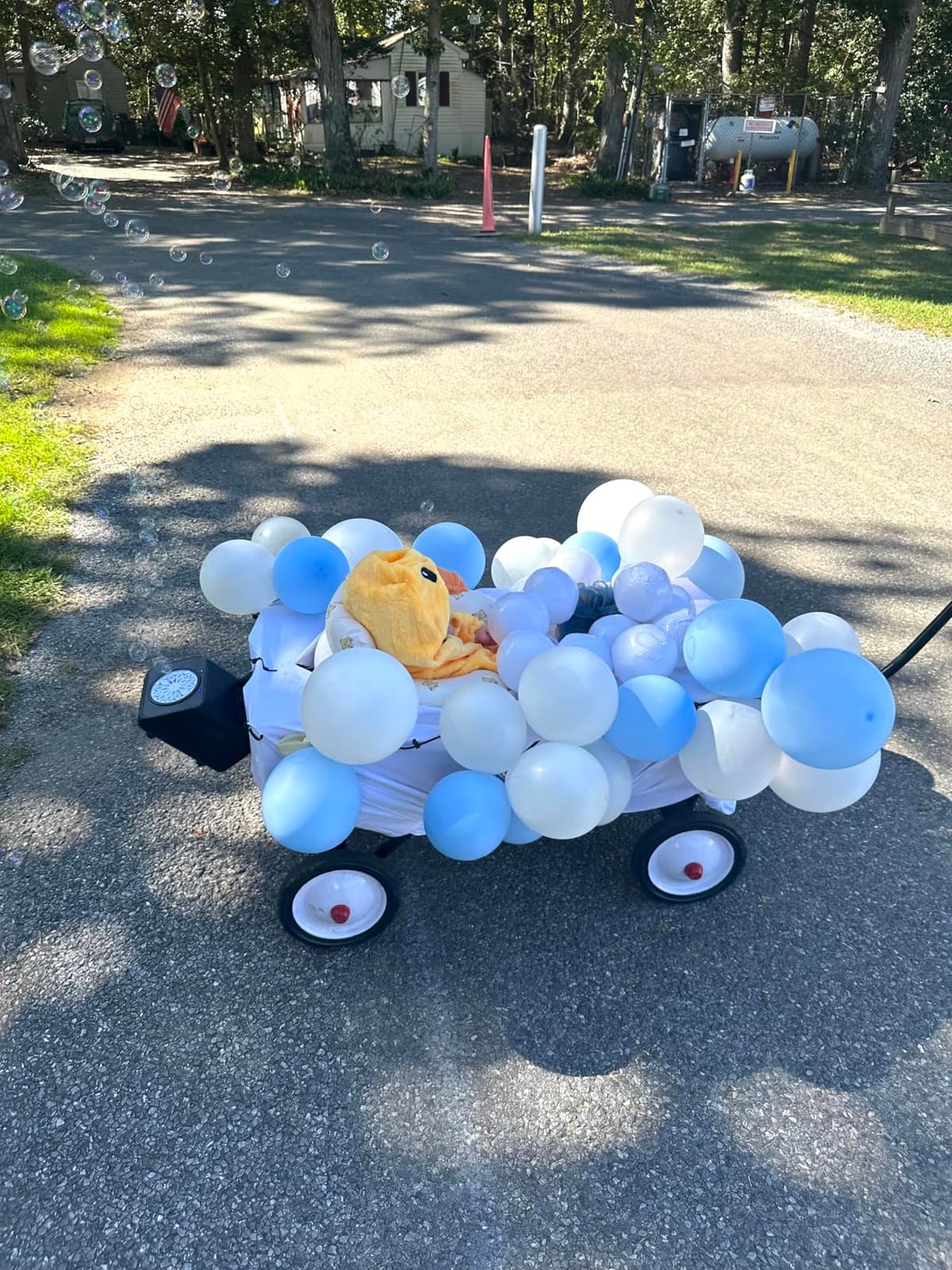 Bubble Machine Automatic Bubble Blower for Kids: Battery Operated Bubble Maker for Toddlers 1-3 | 20000+ Bubbles Per Min Contain 6 AA Battery | Outdoor Toys for Parties Birthday Wedding customer photo 2