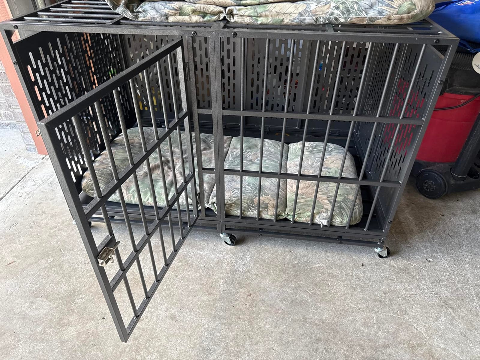 Snuowu 48 Inch Heavy Duty Dog Crate with Wheels, Metal Big Dog Cage for Large and Medium Dogs, Extra Large XL XXL Indestructible Dog Crate with Removable Tray. customer photo 1
