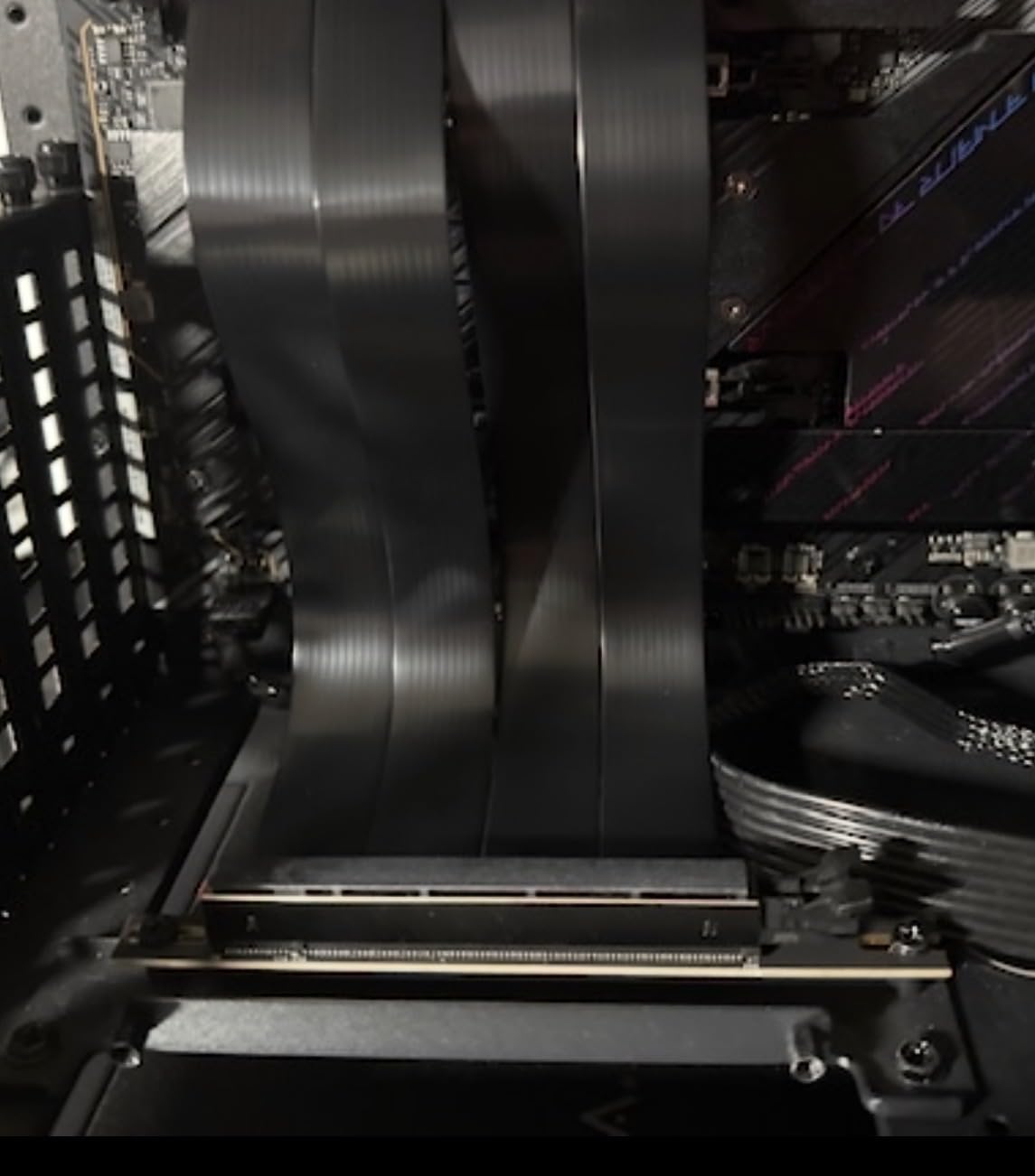 LINKUP PCIe 5.0 Riser Cable | Vertical GPU Mount | Right Angle, 20cm customer photo 1