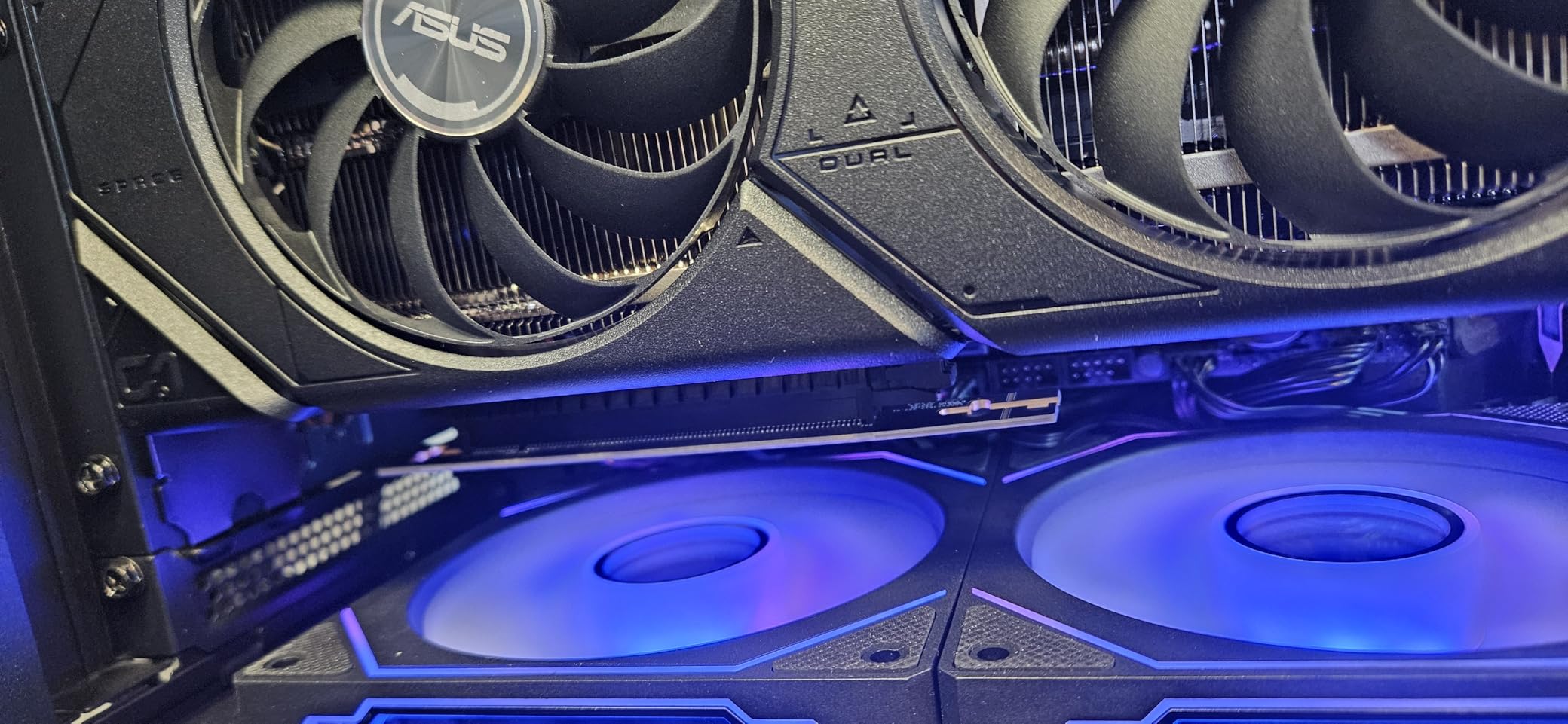 LINKUP PCIe 5.0 Riser Cable | Vertical GPU Mount | Right Angle, 20cm customer photo 2