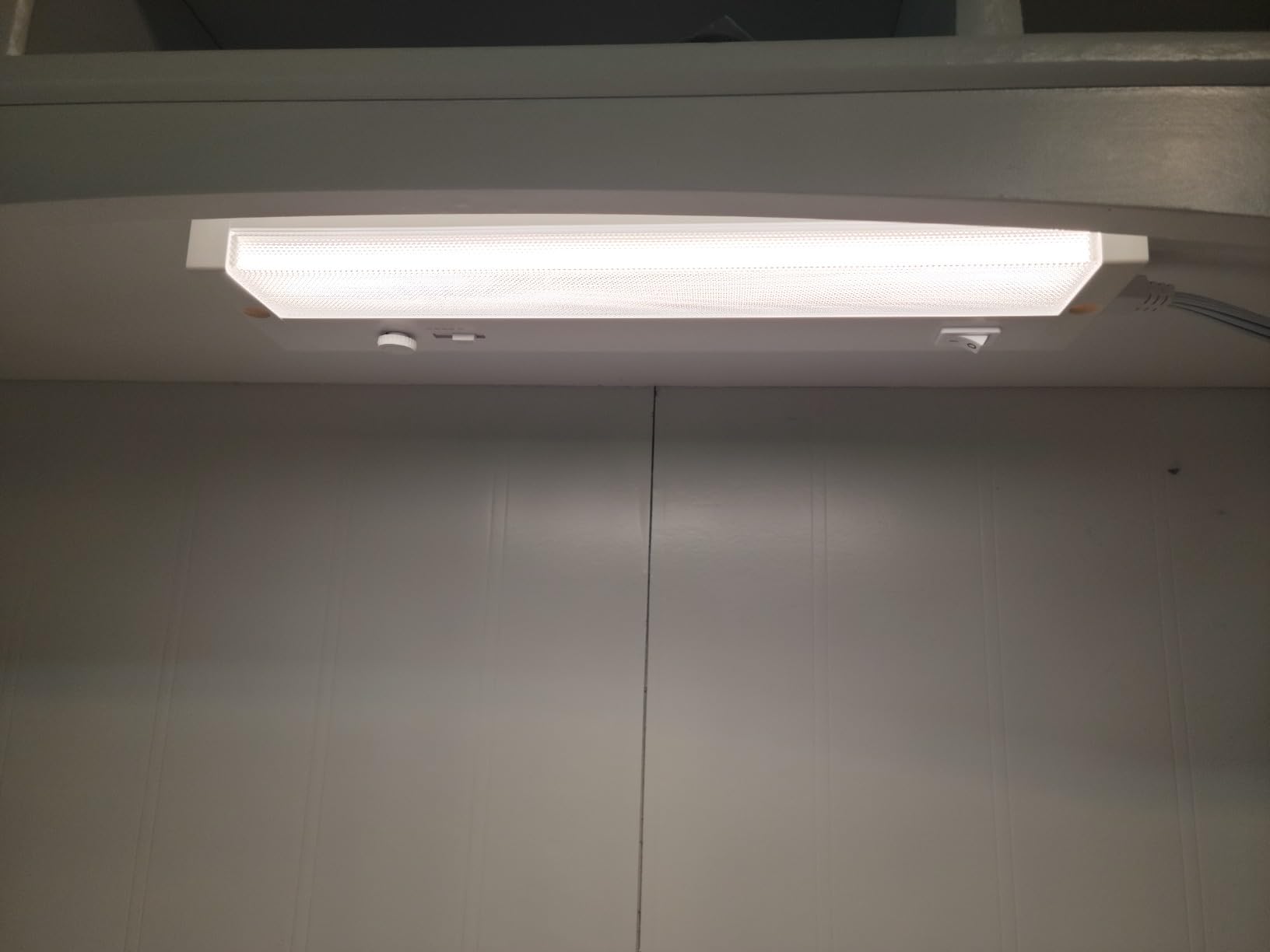 Leetdud Under Cabinet Lighting Plug in or Hardwired Built-in Dimmer, 24 Inch 12W, 5CCT 2700/3000/3500/4000/5000K, Linkable Counter Lights for Kitchen, ETL Dimmable LED Light Fixture, White customer photo 2
