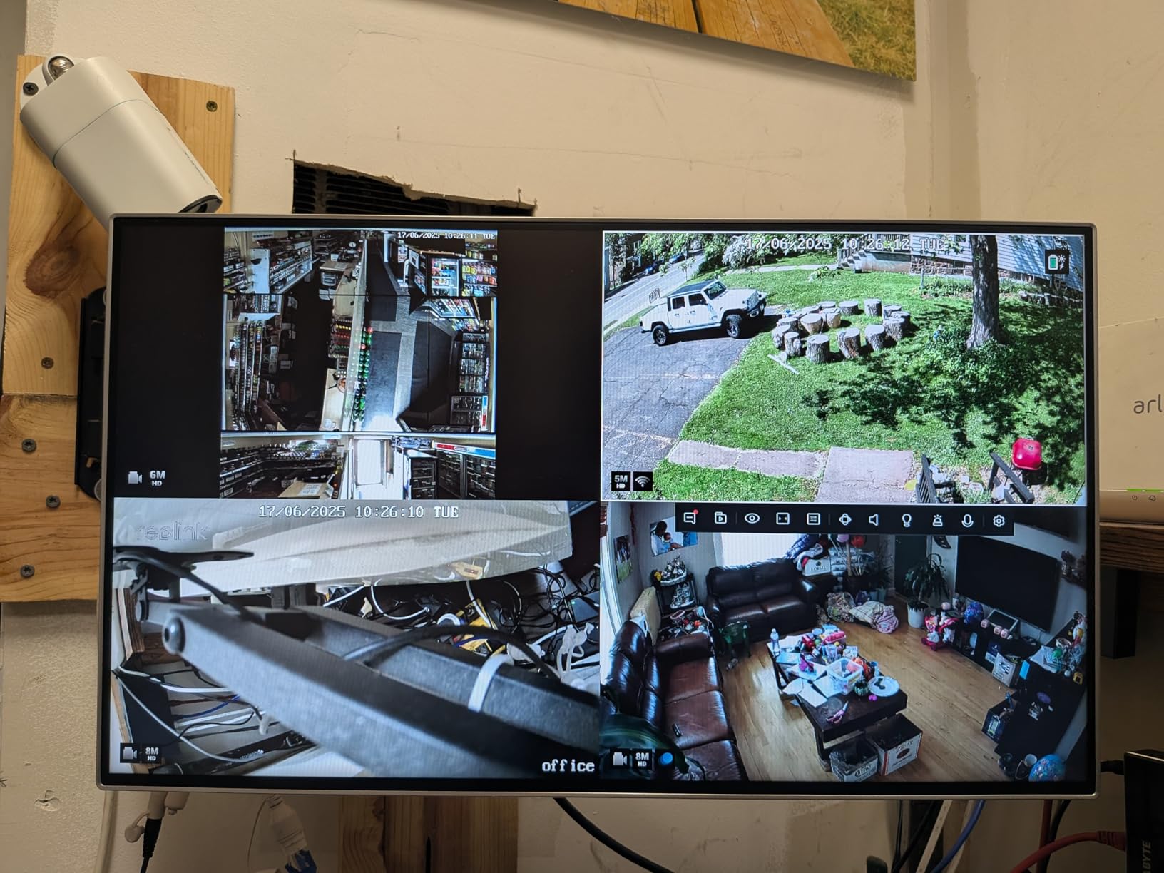 REOLINK Argus PT Ultra First 4K Solar Security Cameras Wireless Outdoor customer photo 1
