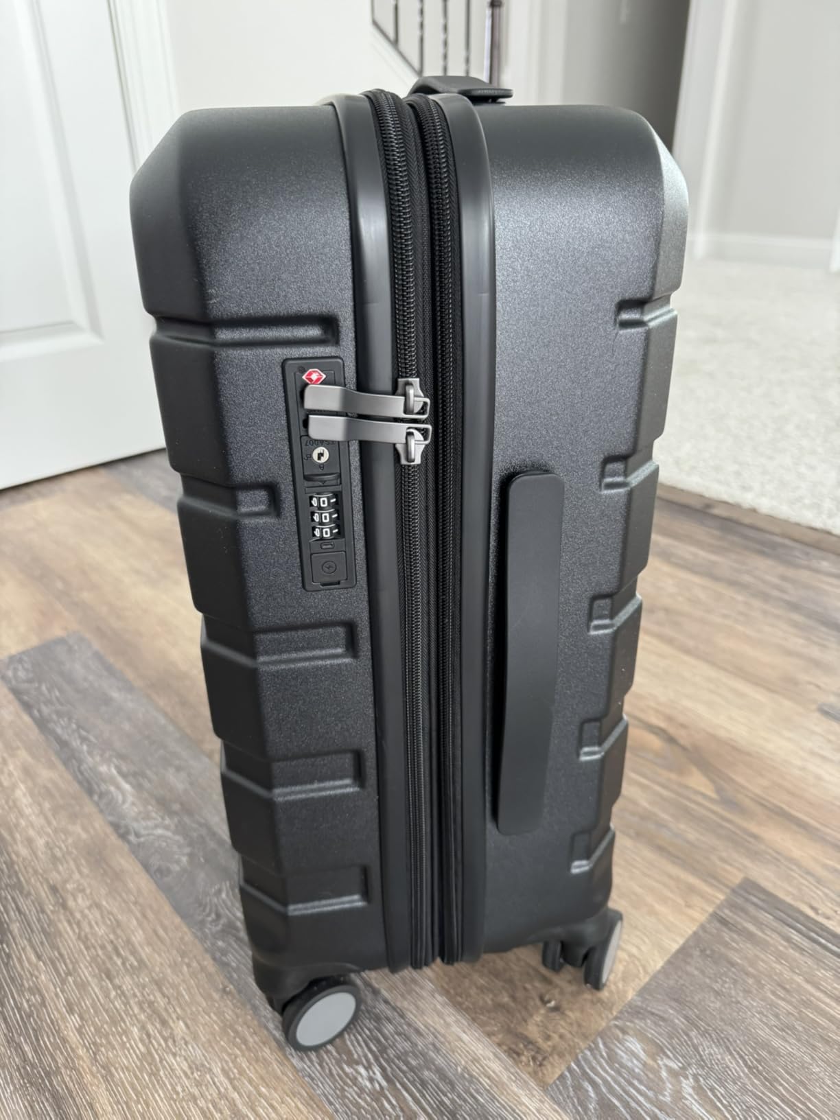 KROSER Hardside Expandable Carry On Luggage with Spinner Wheels & Built-in TSA Lock, Durable Suitcase Rolling Luggage with USB Port, Carry-On 20-Inch, Dark Green customer photo 2