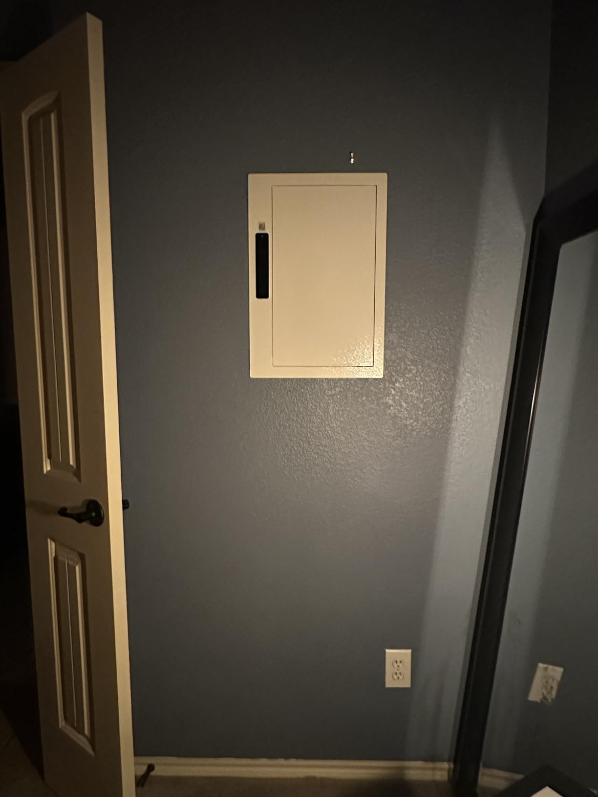 Grimtron Electronic Wall Safe Between 16
