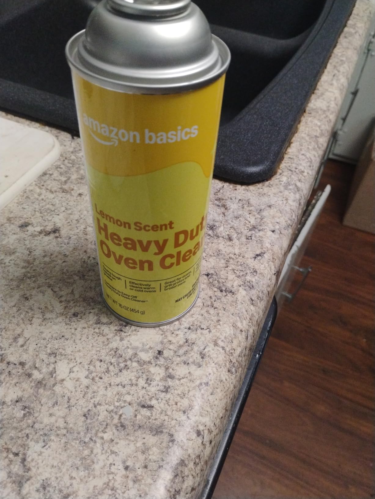 Amazon Basics Heavy Duty Oven Cleaner, Lemon Scented, 16 oz, Pack of 1 customer photo 1