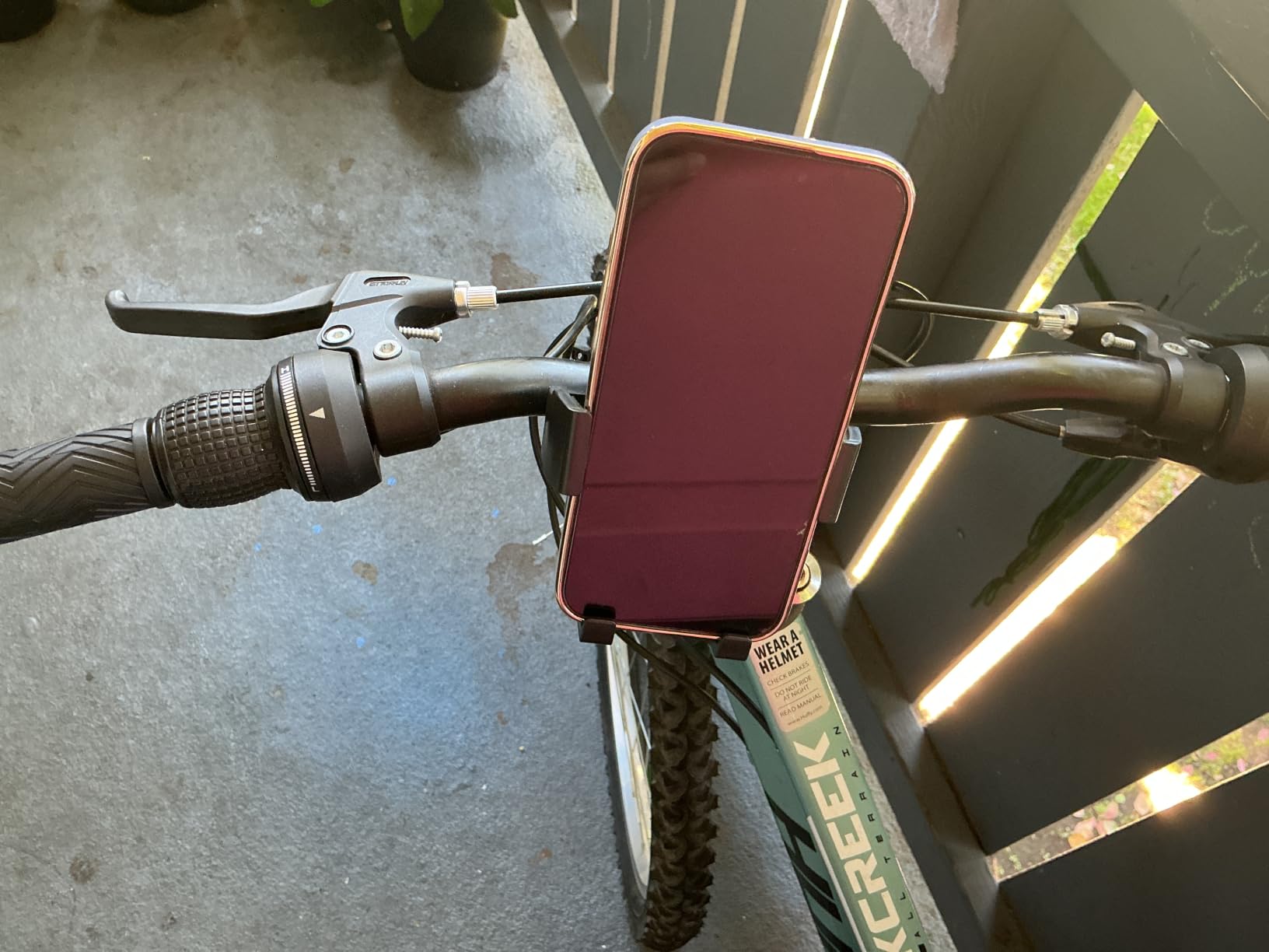 Bike Phone Holder Mount, Secure Handlebar Phone Mount Holder for Bike and Motorcycle, Suitable for iPhone and 4.5-6.8