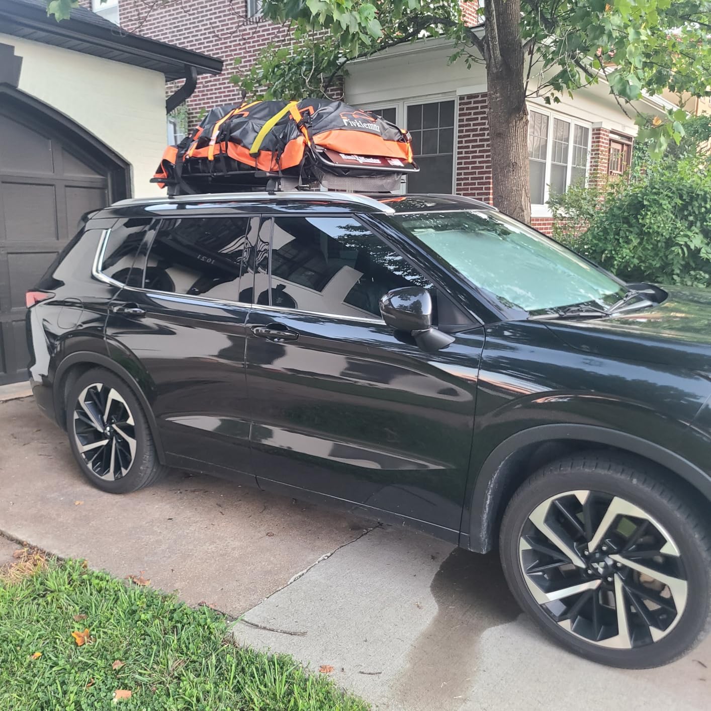 FIVKLEMNZ 30 Cubic Rooftop Cargo Carrier Waterproof Soft Car Roof Bag | for All Top of Vehicle with/Without Rack Includes Topper Anti-Slip Mat + Reinforced Straps + 6 Door Hooks + Luggage Lock customer photo 2