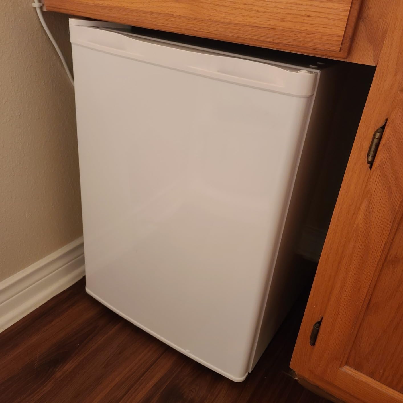 Kismile Upright Freezer, 6.0 Cu.ft Small Freezer, White customer photo 2