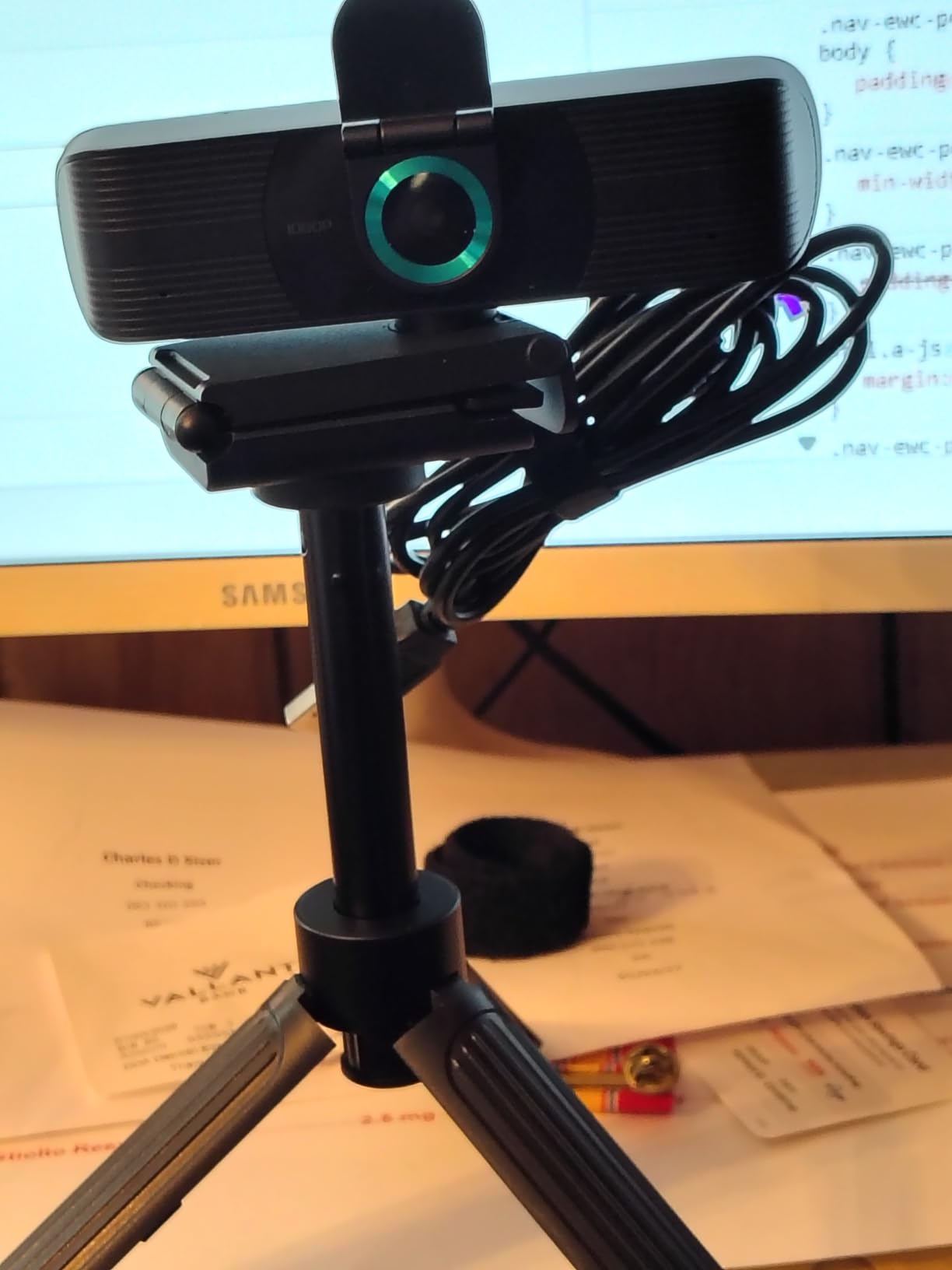 Pro HD 1080p/30fps Webcam with Tripod, Dual Noise-Cancelling Mics, Auto-focus, Wide-Angle customer photo 1