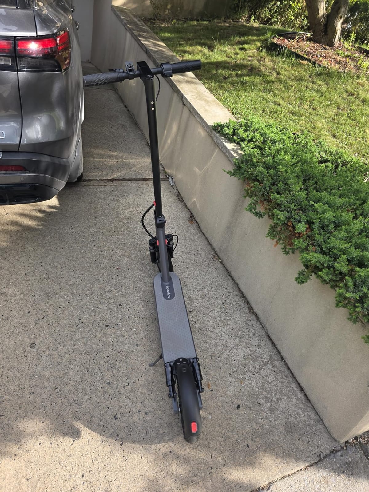 Aovowheel Electric Scooter for Adults, Folding E Scooter Commuting Scooters customer photo 2