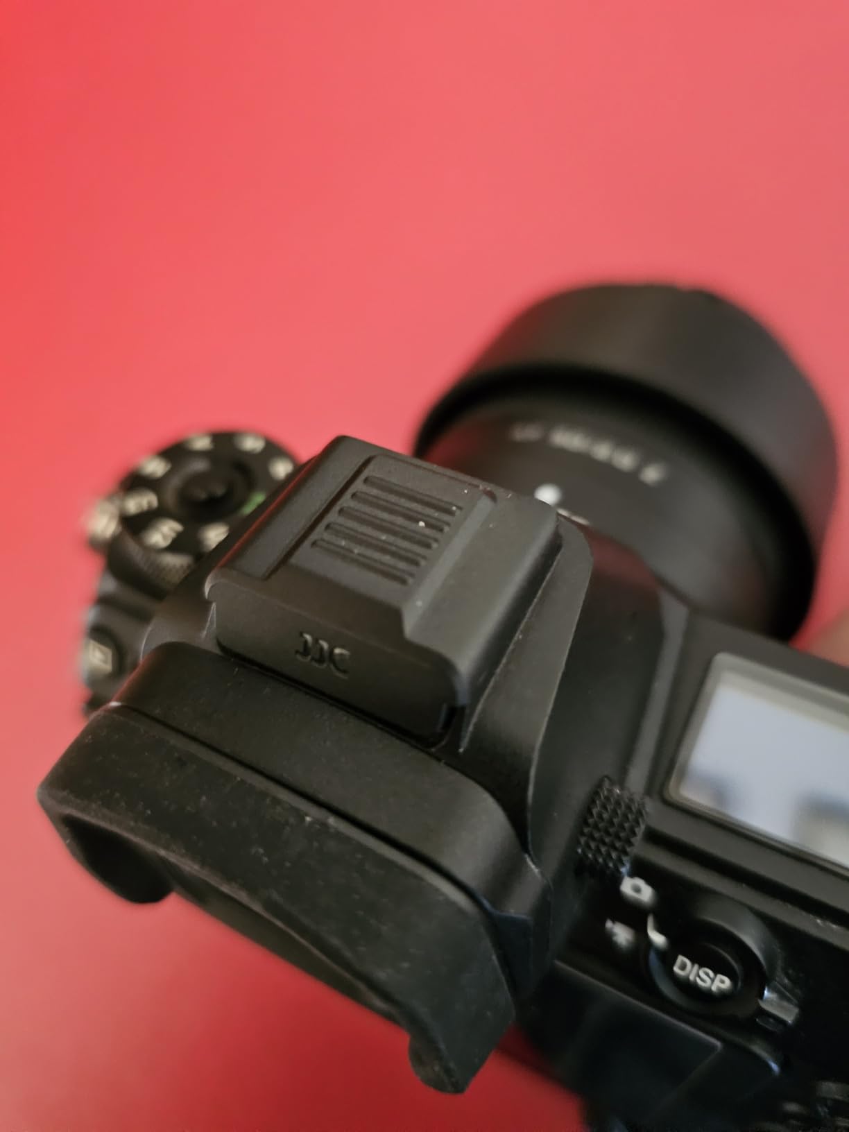 JJC R5 Mark II Rubber Eyecup, Soft Silicone Viewfinder Cover Eyepiece Eyeshade for Canon EOS R5 Mark II R5II Mirrorless Camera Eye Cup Protector Replaces Canon ER-kE Eyecup (Not Affect Use of Screen) customer photo 2