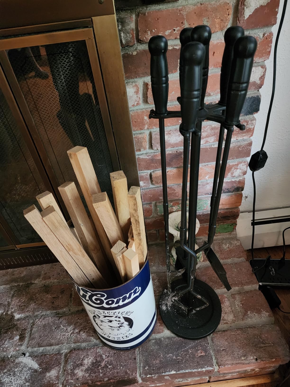 Tomersun Fireplace Tools 5 Pcs 31.5In Fireplace Tool Set Indoor Fireside Accessories Large Fire Place Tools Set Outdoor Fireplace Kit with Poker Shovel Tongs Brush, Stand customer photo 1
