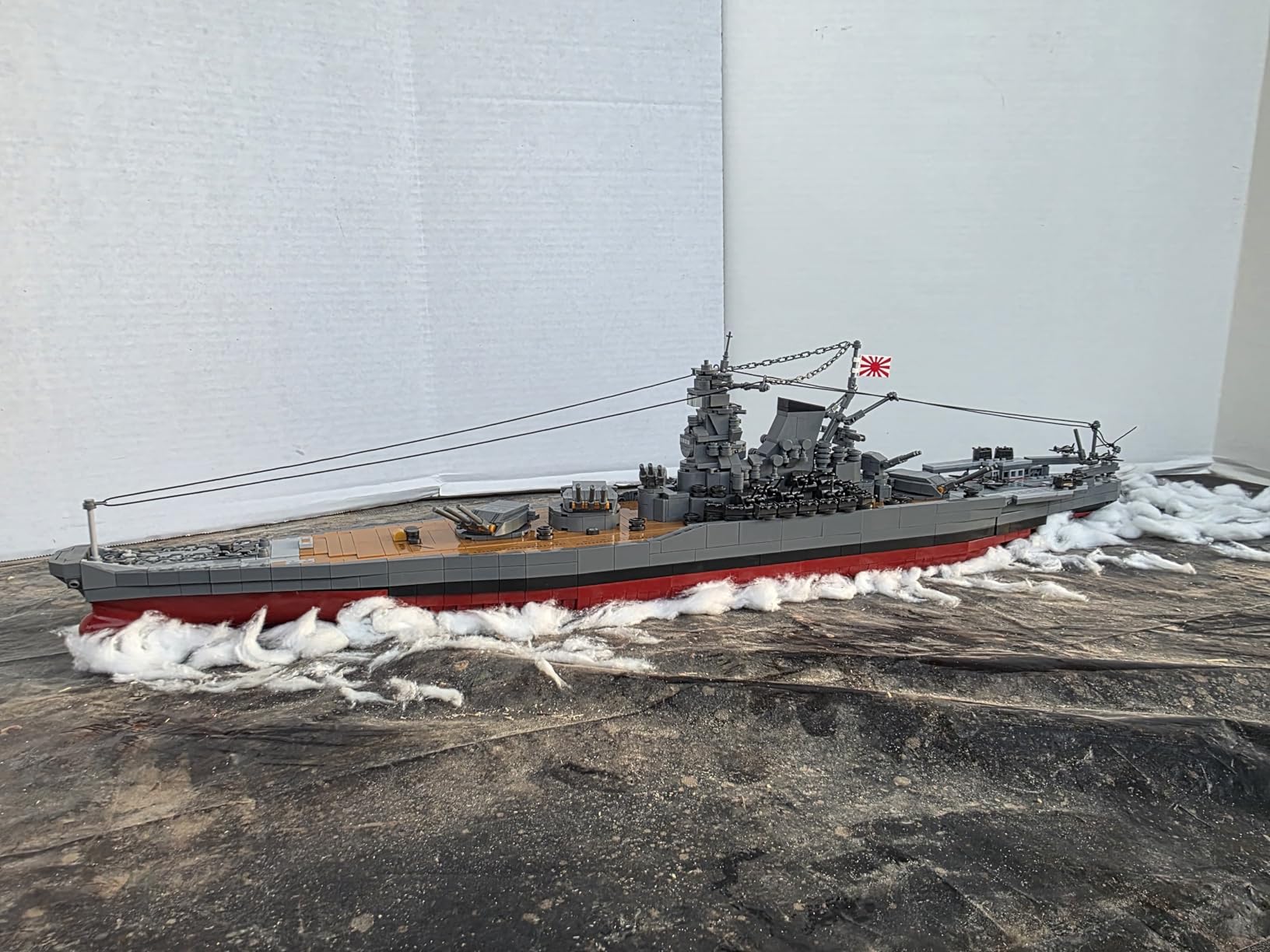 MISINI M7001 1:300 Japanese Yamato Battleship Building Blocks Set, 2569 Pieces WWII Navy Ship MOC Toy customer photo 2