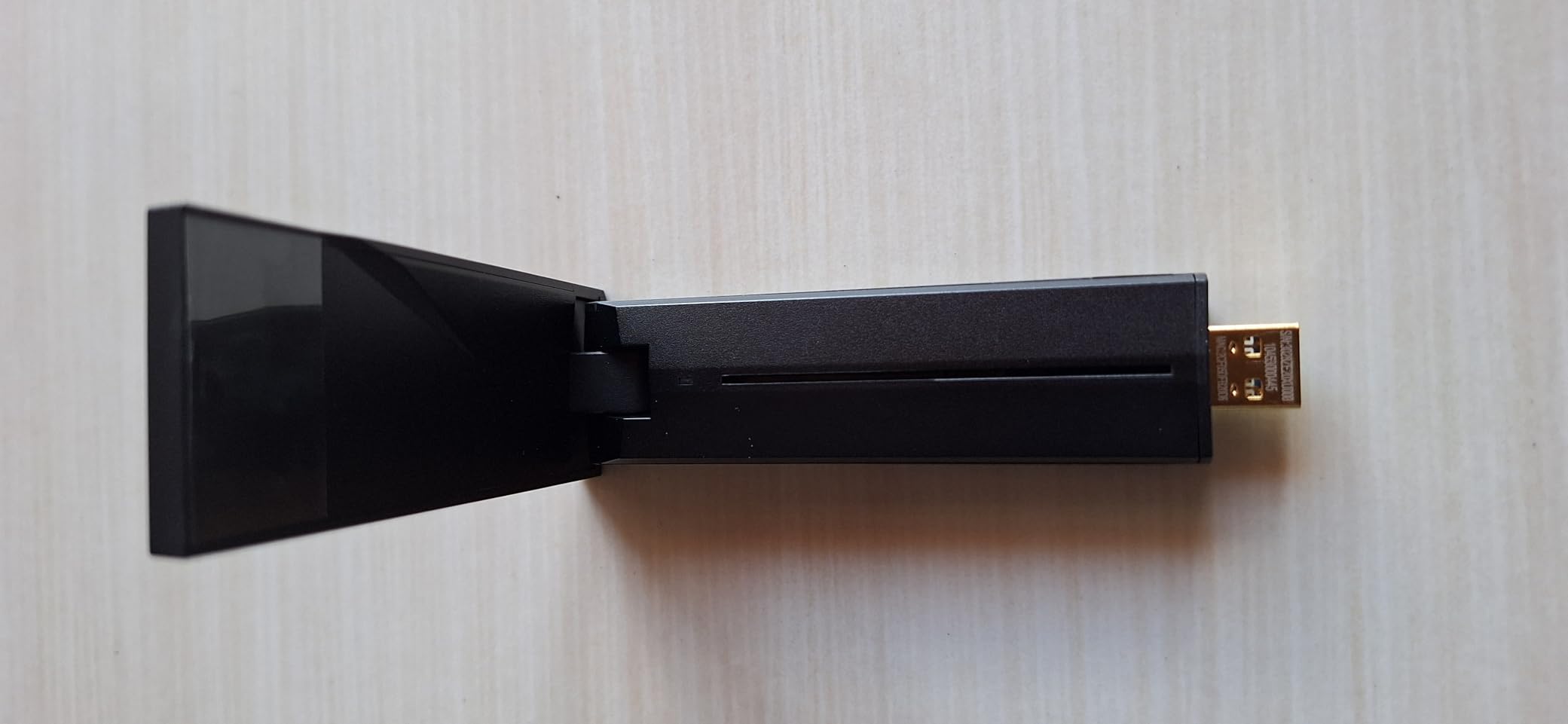 MSI BE6500 WiFi 7 USB Adapter - WLAN up to 2880 Mbps (6GHz, 5GHz, 2.4GHz Wireless), USB 3.2 Gen 1, MU-MIMO, 2X High-Gain Tri-Band Antennas, Beamforming, WPA3 - Cradle Included customer photo 1