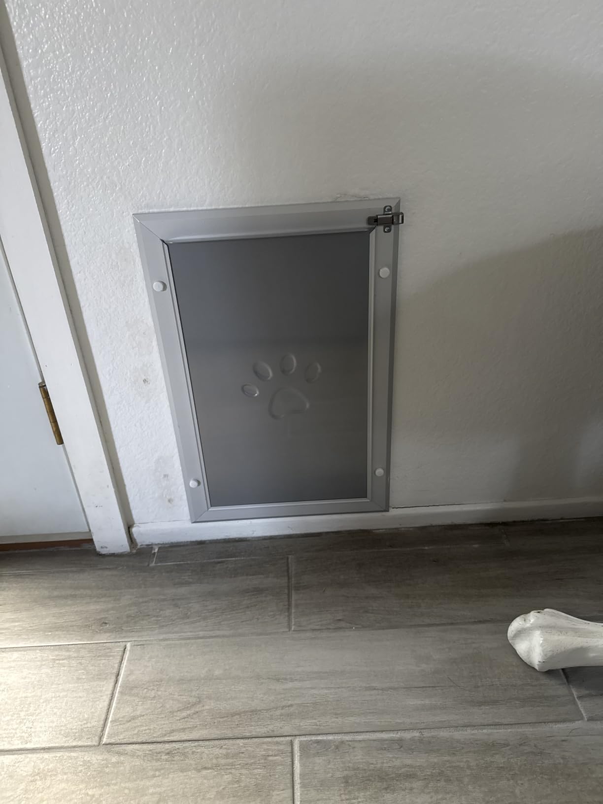 [Petoasis] 3-Flaps Heavy-Duty Dog Door for Wall,Rustproof Aluminum Frame customer photo 2