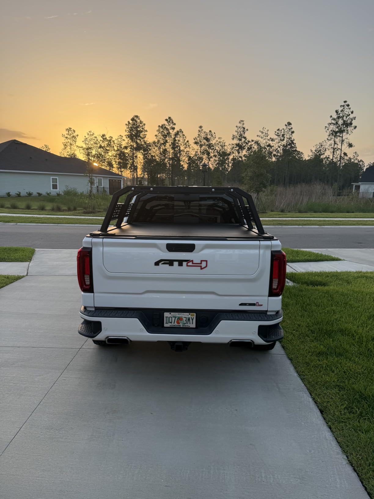 VEVOR Overland Truck Bed Rack, 54.3-68.3 in Width, Adjustable Overland Bed Cargo Rack with Sidebar and 900 lbs Static Load Capacity, Heavy Duty Steel, Compatible with Full Size and Mid-Size Trucks customer photo 2