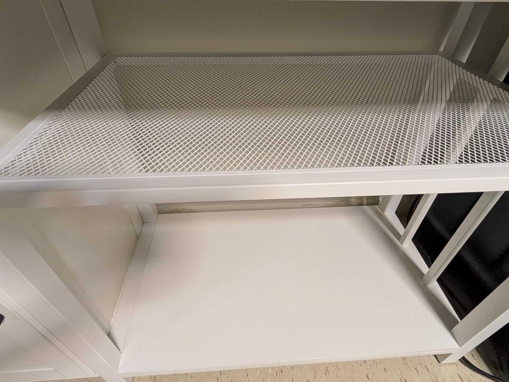 OtterOasis 55-75 Gallon Fish Tank Stand with Power Outlet & Adjustable Shelf, Heavy Duty Aquarium Stand with Cabinet Storage for Fish Tank, Turtle Tank, Reptile Terrarium, 1000LBS Capacity, White customer photo 1