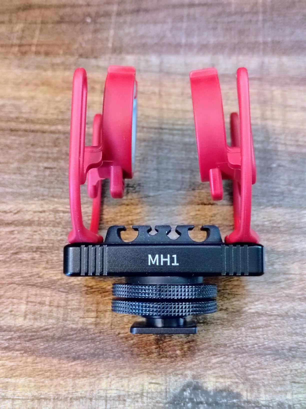 NEEWER Microphone Shock Mount with Cold Shoe, 1/4