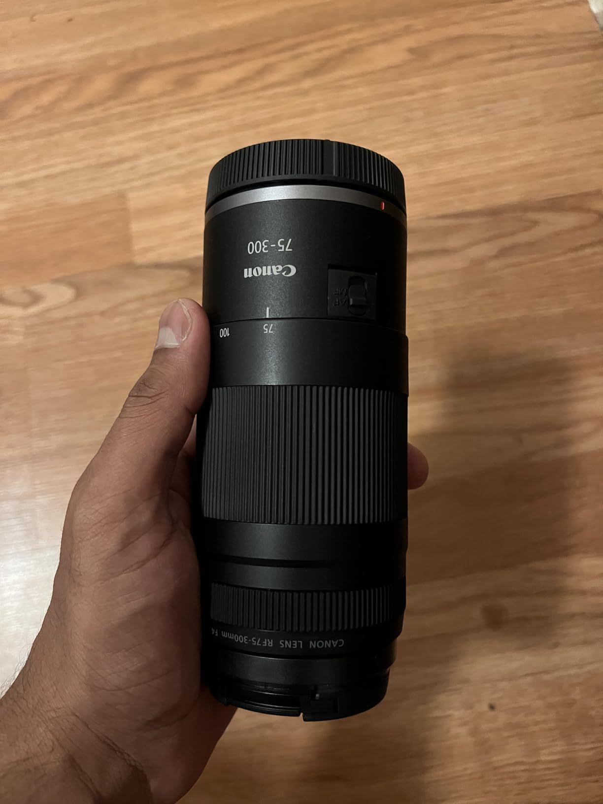 Canon RF75-300mm F4-5.6 Zoom Lens with UV Filter + Lens Cap Keeper + Cleaning Kit (4 Items) customer photo 1