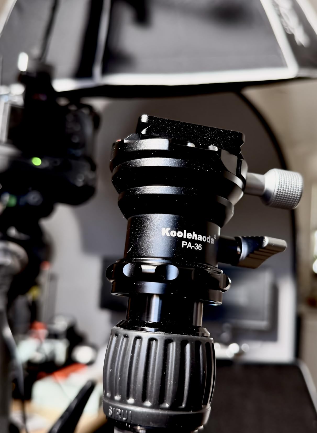 Koolehaoda Tripod Leveling Base Camera Leveler ±15° Arca Swiss Half Ball | CNC Machined Aluminum, 360° Panoramic Rotation, Bubble Level, Max Load 22lb/10KG, 1/4