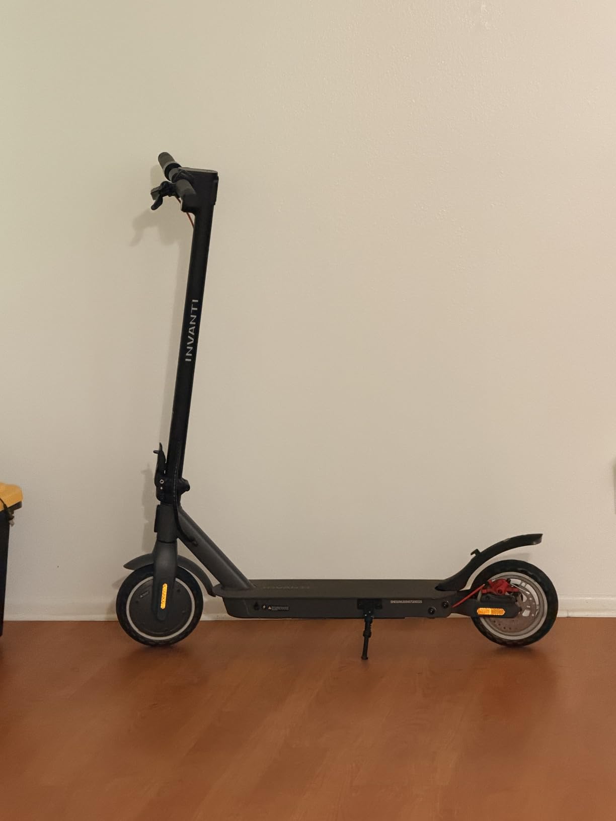 INVANTI E20 Adult Electric Scooter with Smart APP, Max 19 Miles & 18 MPH,350W Motor, 8.5
