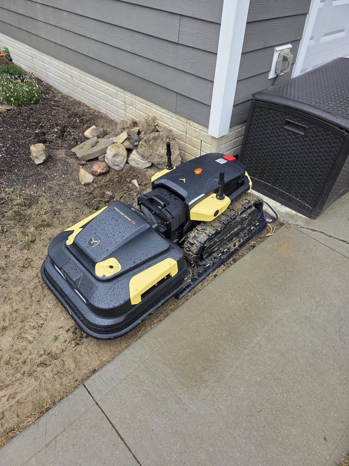 YARBO Robot Lawn Mower Pro, Wire-Free for 6 Acres, Four Seasons Yard Care customer photo 1
