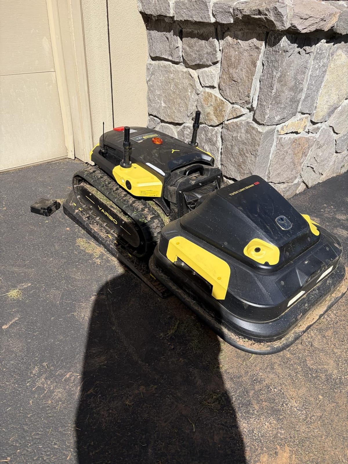 YARBO Robot Lawn Mower Pro, Wire-Free for 6 Acres, Four Seasons Yard Care customer photo 2