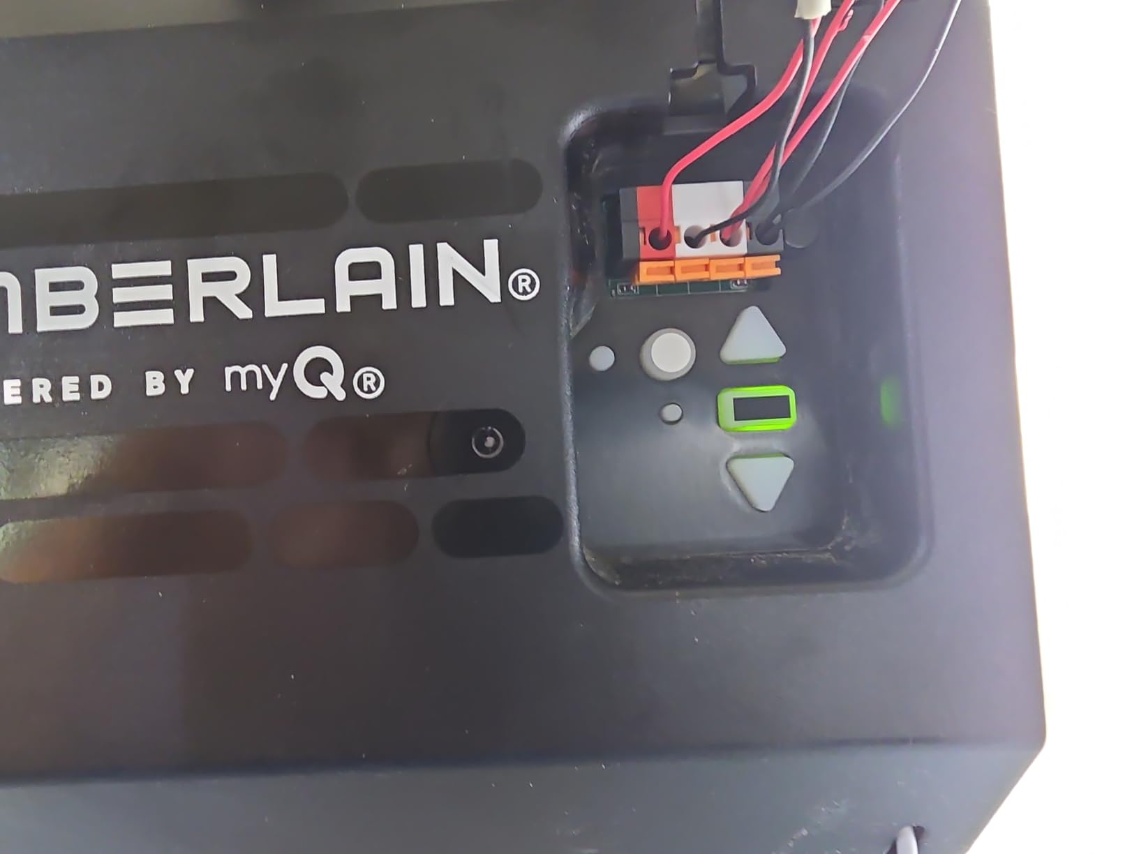 Chamberlain Belt Drive myQ Garage Door Opener, 3/4HP w/Fixed Camera customer photo 2