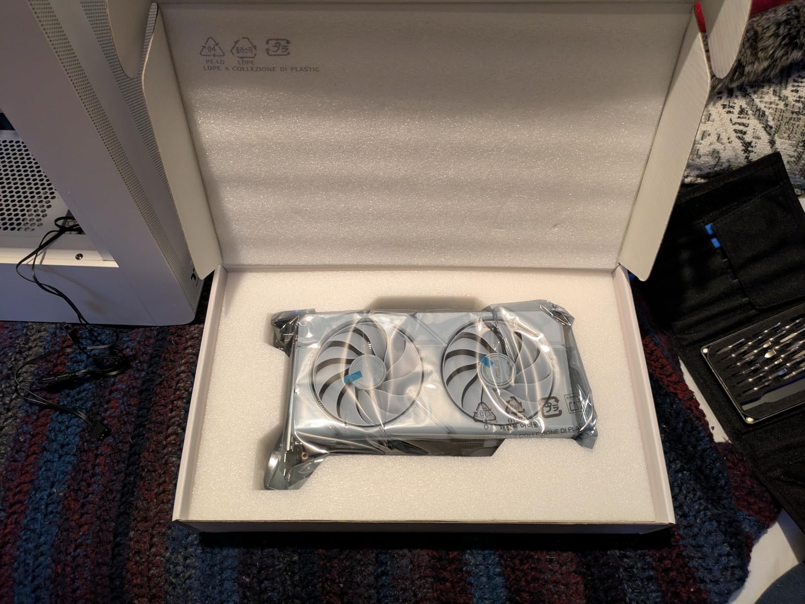 ASUS Dual GeForce RTX 5060 8GB GDDR7 White OC Edition Gaming Graphics Card customer photo 1