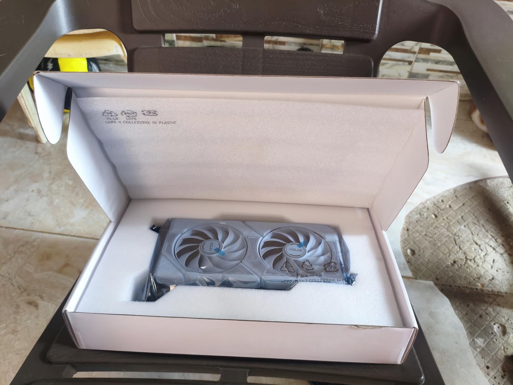 ASUS Dual GeForce RTX 5060 8GB GDDR7 White OC Edition Gaming Graphics Card customer photo 2
