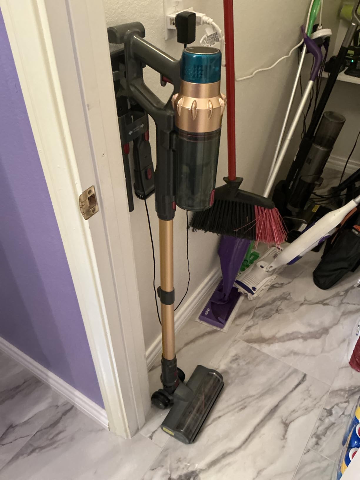 Cordless Vacuum Cleaner, 55KPA 650W 70Mins Stick Vacuum Cleaners for Home with Motorized Bed Brush, Flexible Hose, LED Touchscreen, Auto Mode, Self-Standing & Wall Mount, for Pet Hair Carpet Floor customer photo 1