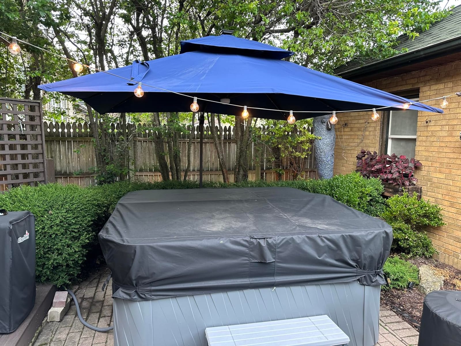 9x9 FT Cantilever Offset Patio Umbrella with Lights & Base customer photo 2