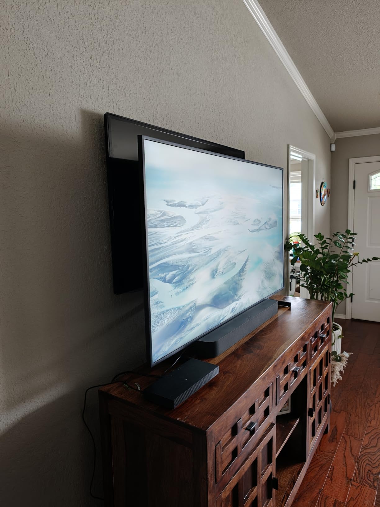 Samsung 85-Inch Class The Frame Pro LS03HW Series Samsung Vision AI Smart TV (2026 Model, 85LS03HW) Glare Free with Neo QLED, Wireless One Connect, Slim Fit Wall Mount Included, Alexa Built-in customer photo 2