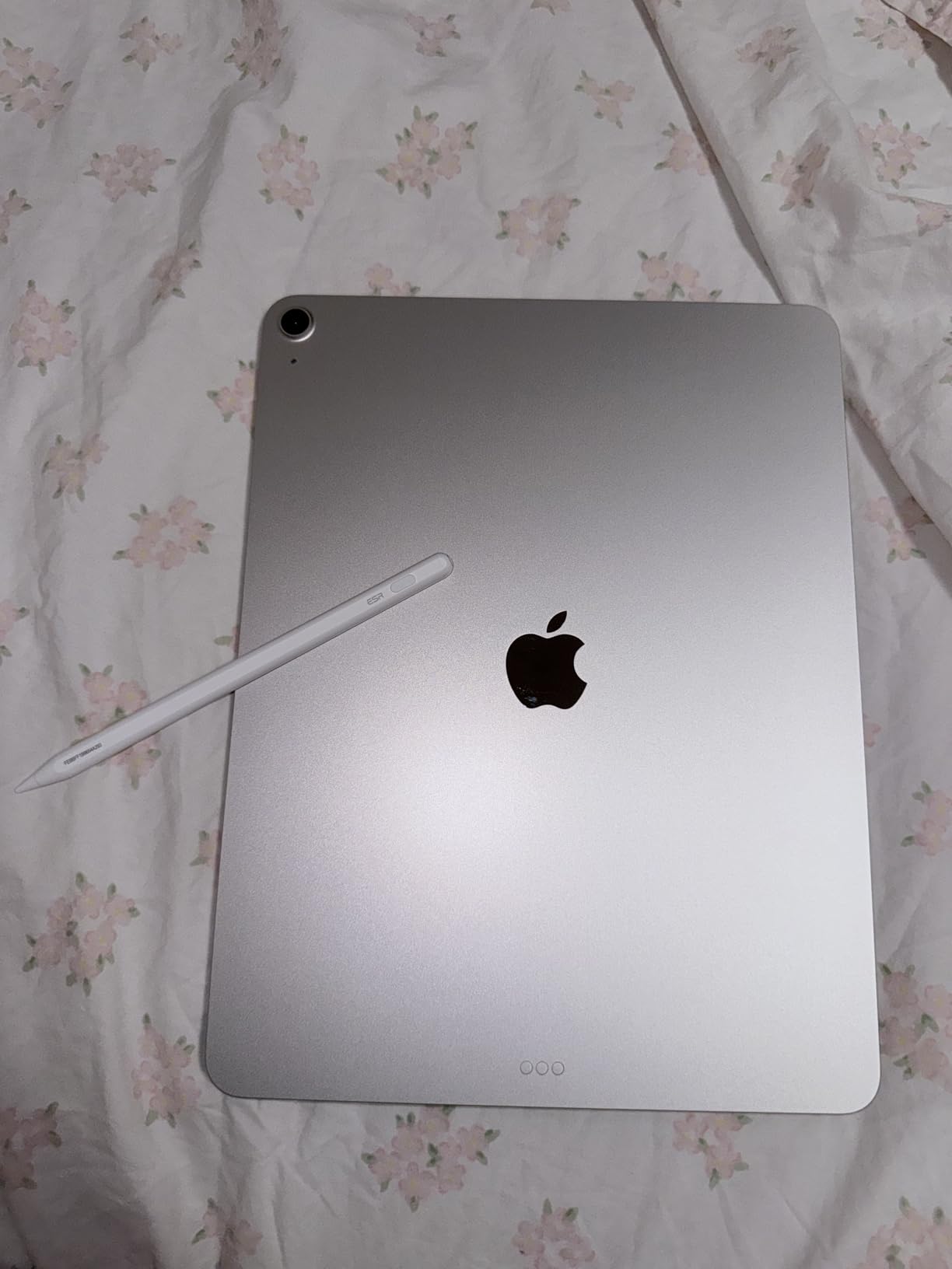 iPad Air 13-inch (M4): Liquid Retina Display, 128GB, 12MP Front/Back Camera, Wi-Fi 7 with Apple N1, Touch ID, All-Day Battery Life - Blue customer photo 2
