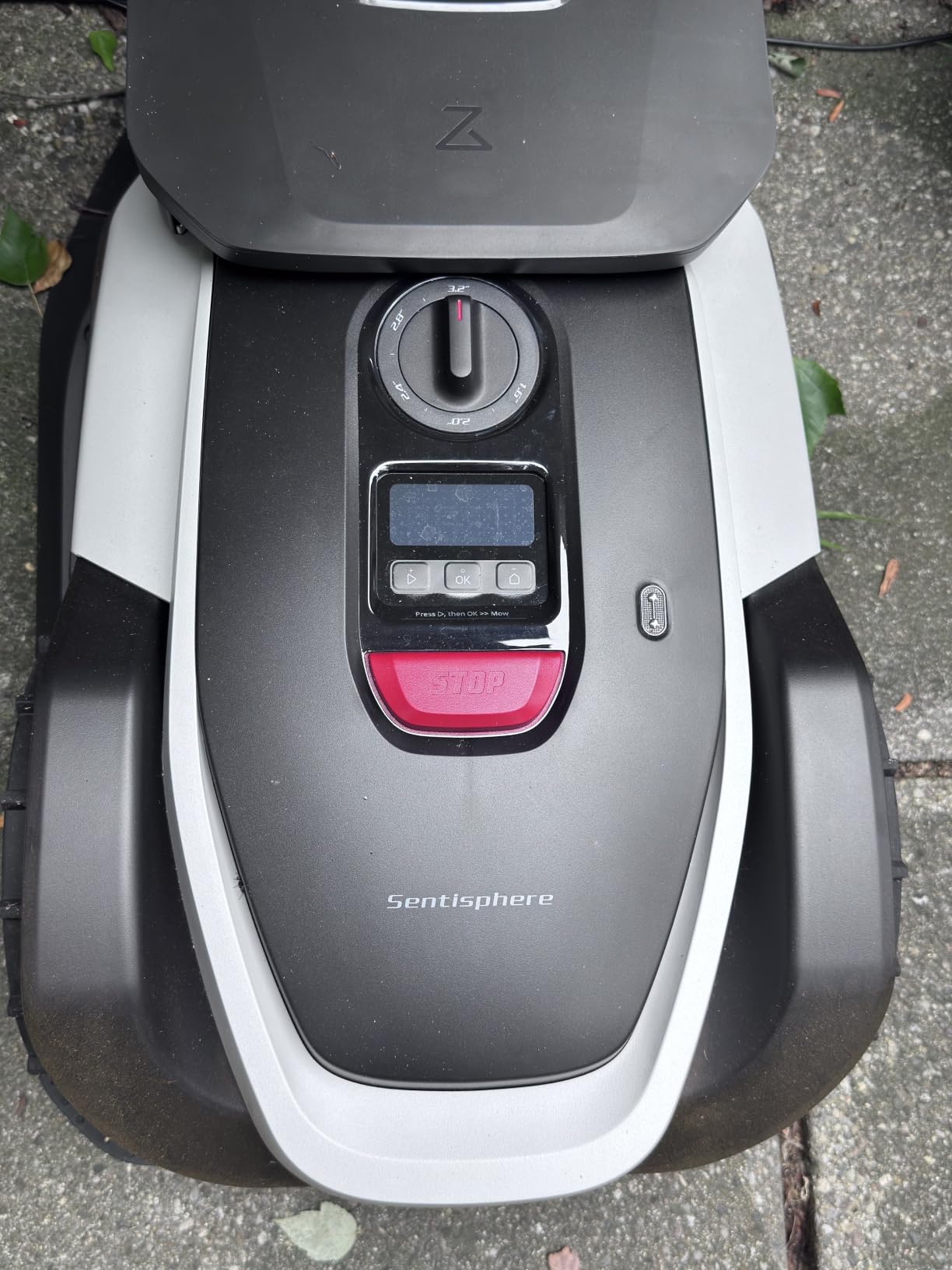 Roborock RockNeo Q110H Robot Lawn Mower, Wire-Free Robotic Lawn Mower with Full-Band RTK + VSLAM Navigation, Auto Mapping, AI Vision Obstacle Avoidance, App Control, 45% Slope, Covers Up to 1/4 Acre customer photo 1