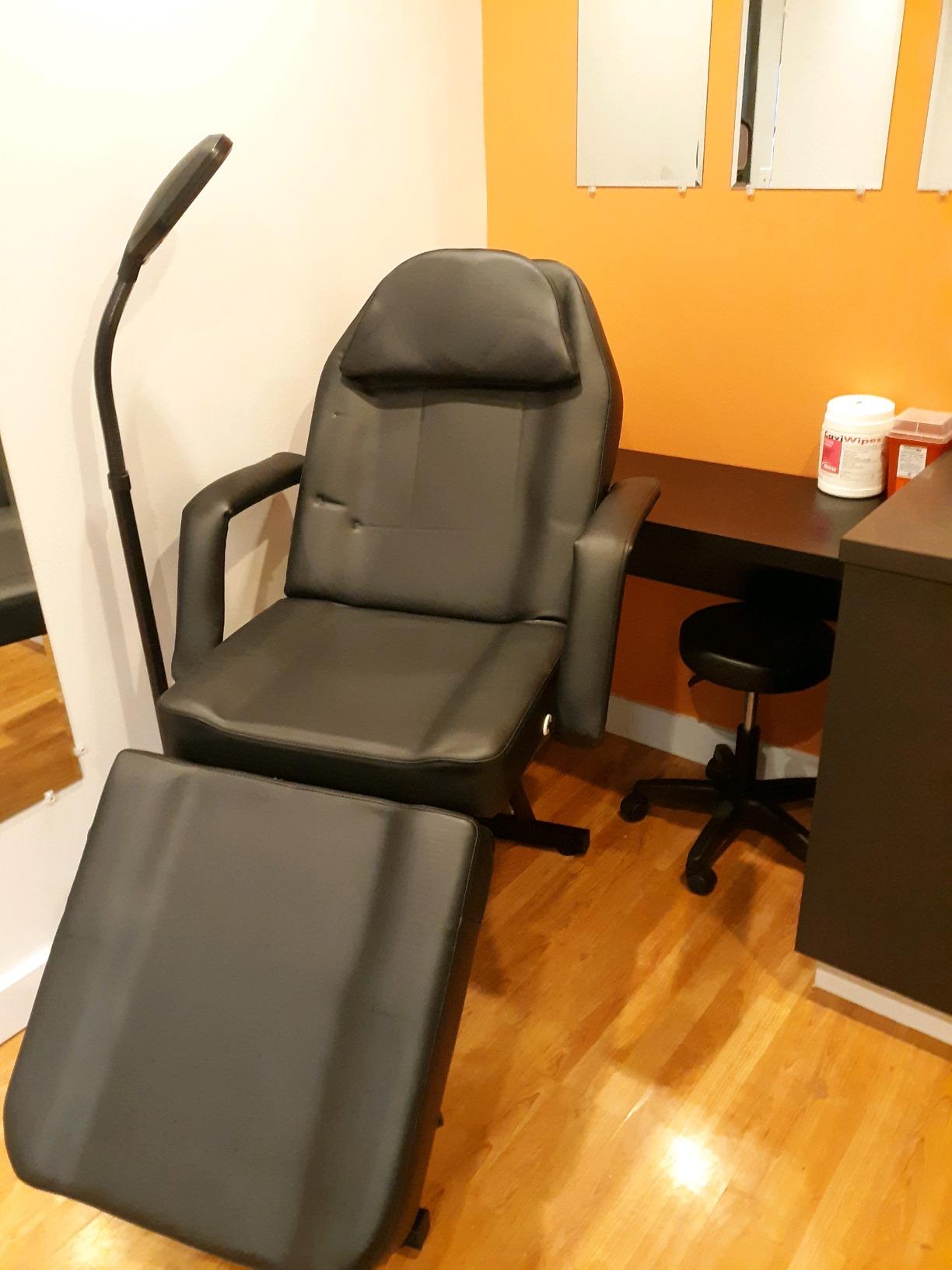 Electric Height Adjustable Massage Table For Facial, Lash & Spa Use customer photo 2