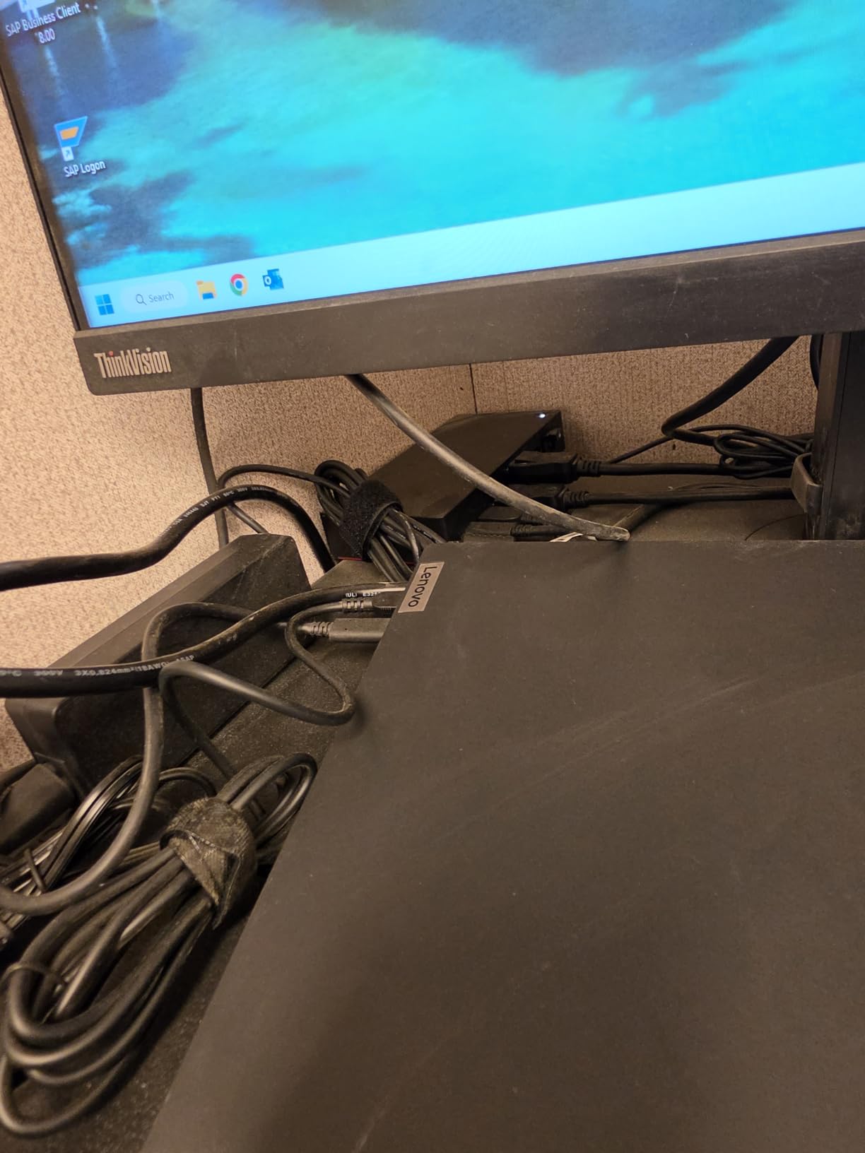 Heravo USB 3.0 HDMI KVM Switch 2 Monitors 2 Computers, 4K@60Hz Dual Monitor customer photo 2