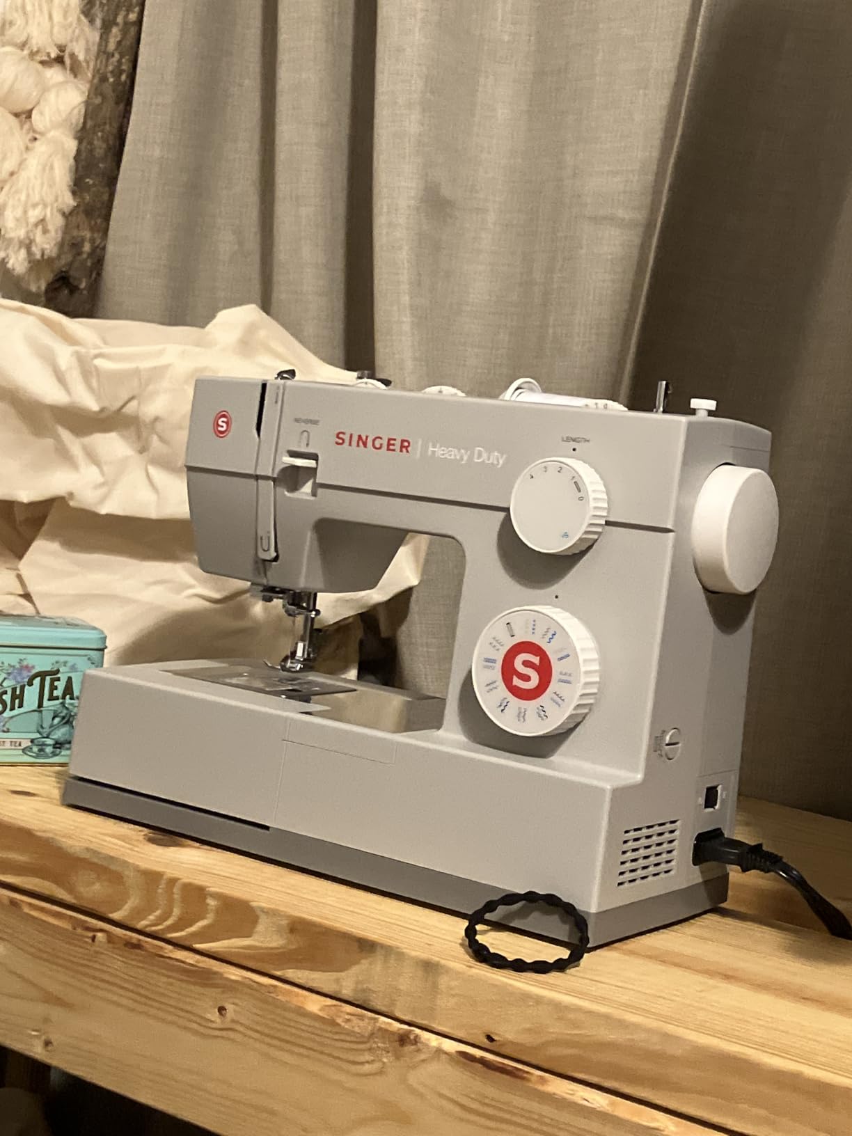 SINGER® Heavy Duty 4552™ Next Evolution Sewing Machine, Bonus Presser Feet customer photo 2